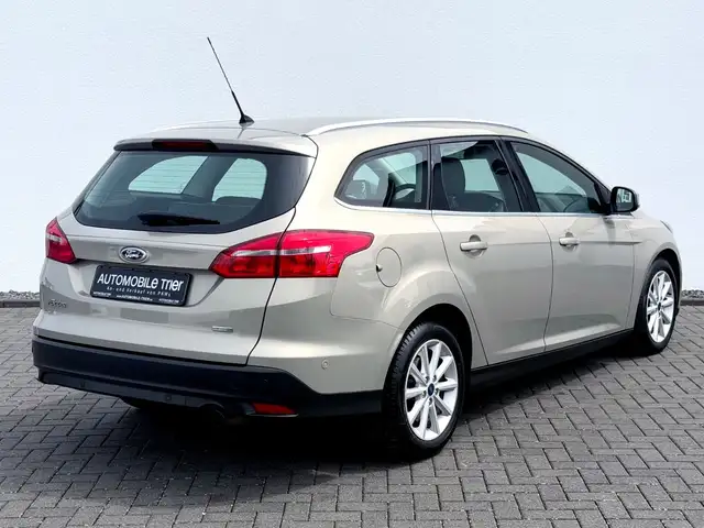 Ford Focus view 5