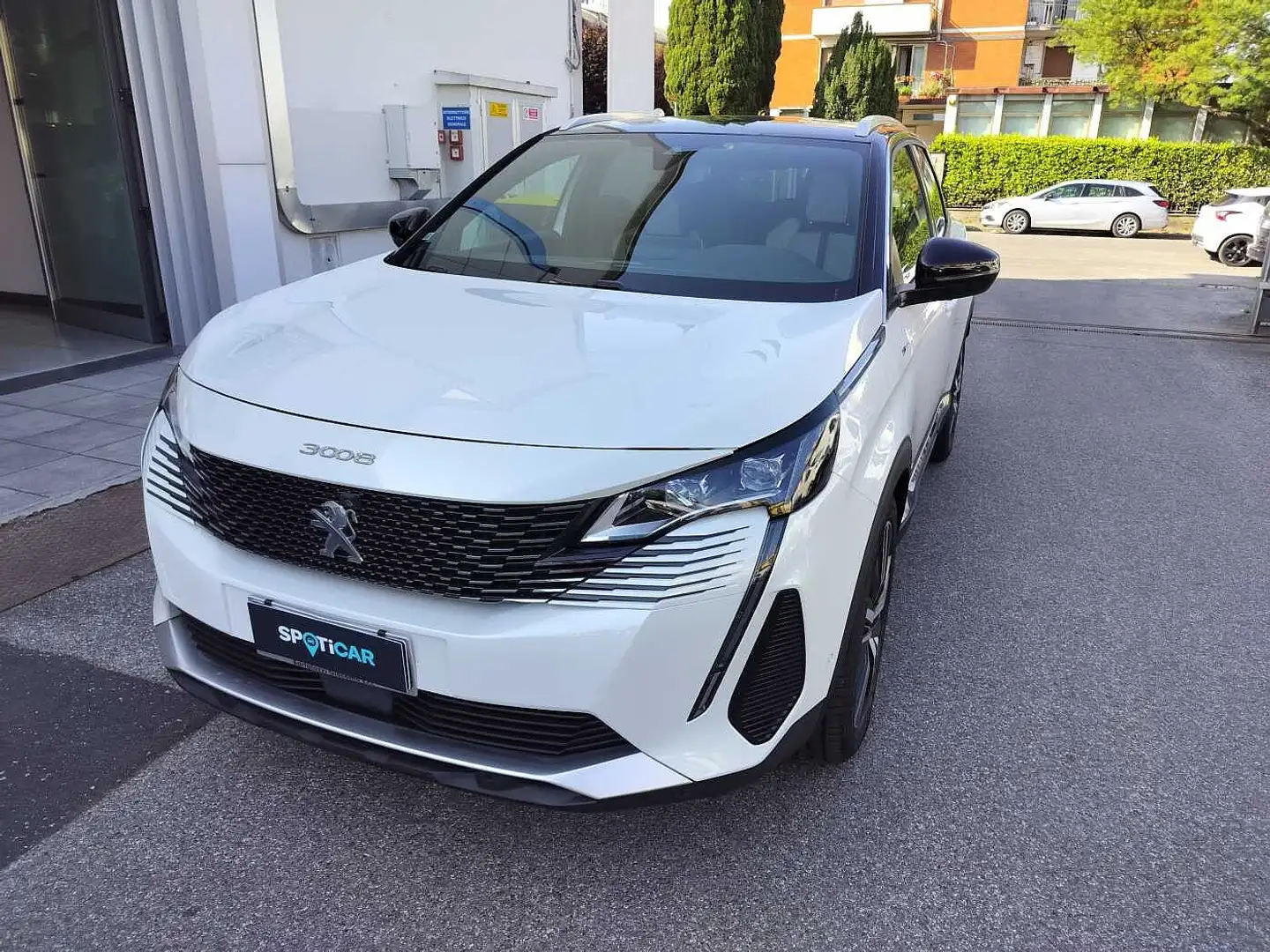 Peugeot 3008 2ª serie Hybrid 225 e-EAT8 GT Pack Bianco - 2