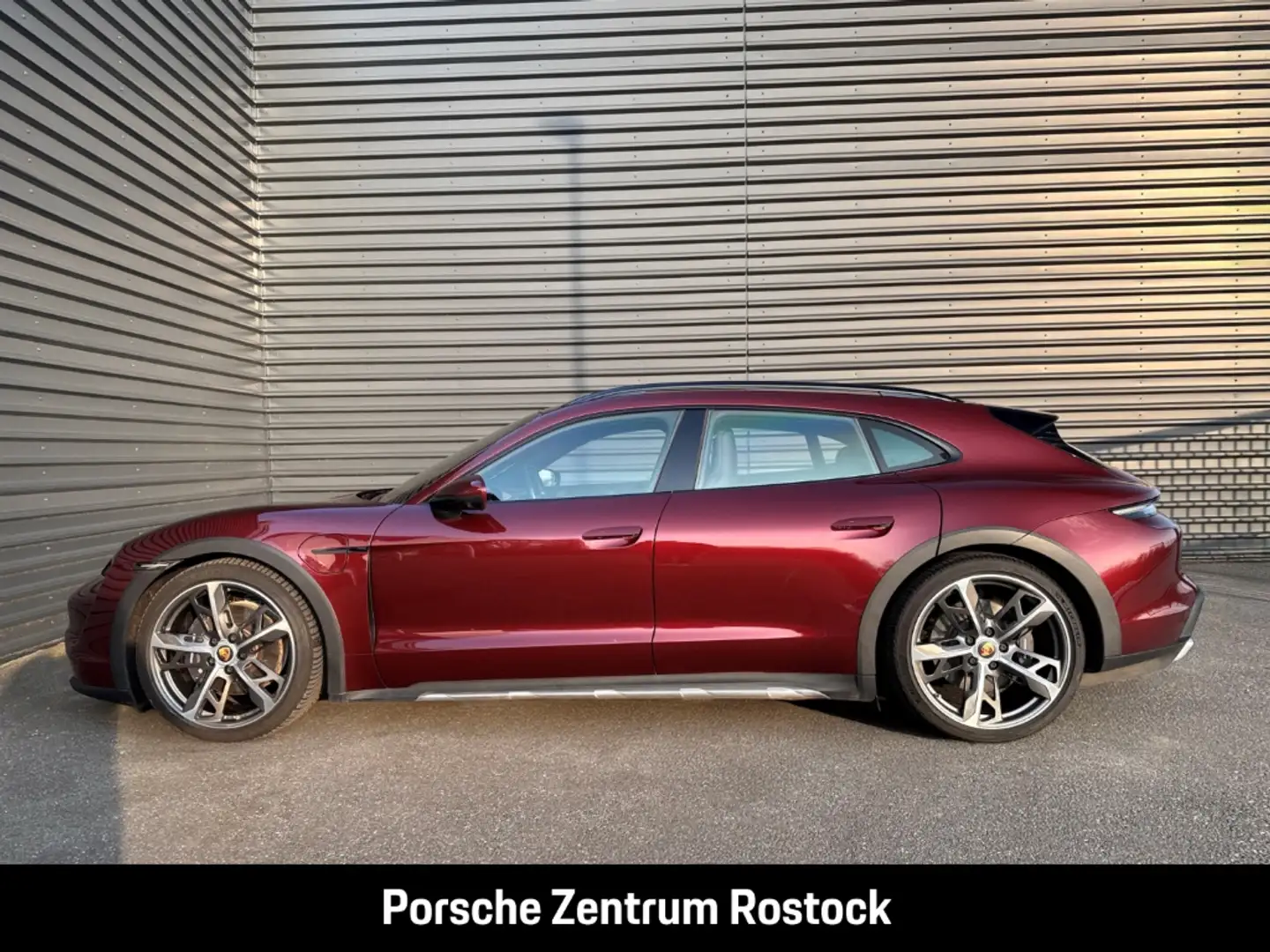 Porsche Taycan 4 Cross Turismo HA-Lenkung InnoDrive LED Rouge - 2