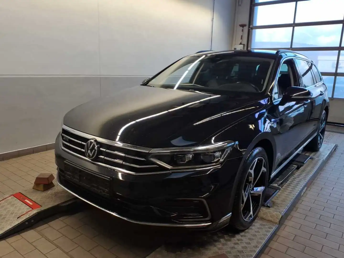 Volkswagen Passat Variant GTE +AHK+360°+MATRIX+DCC+ASSISTS+ Schwarz - 2