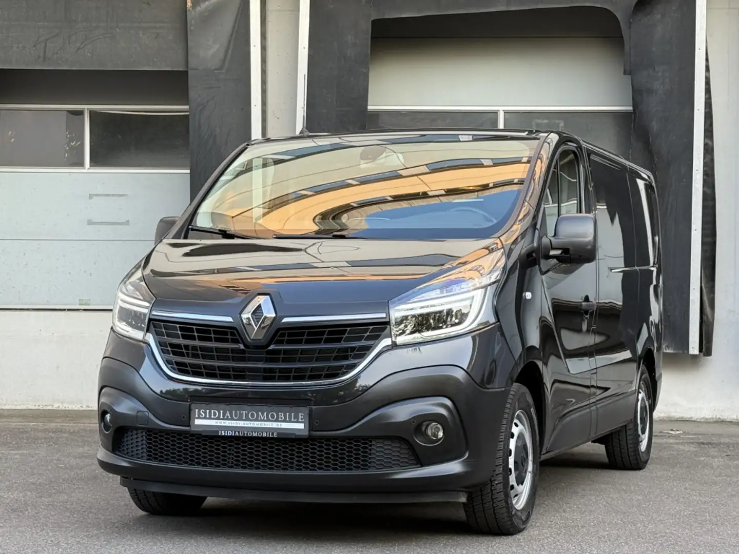 Renault Trafic L1H1 Komfort LED Navi Tempomat Sortimo Schwarz - 1