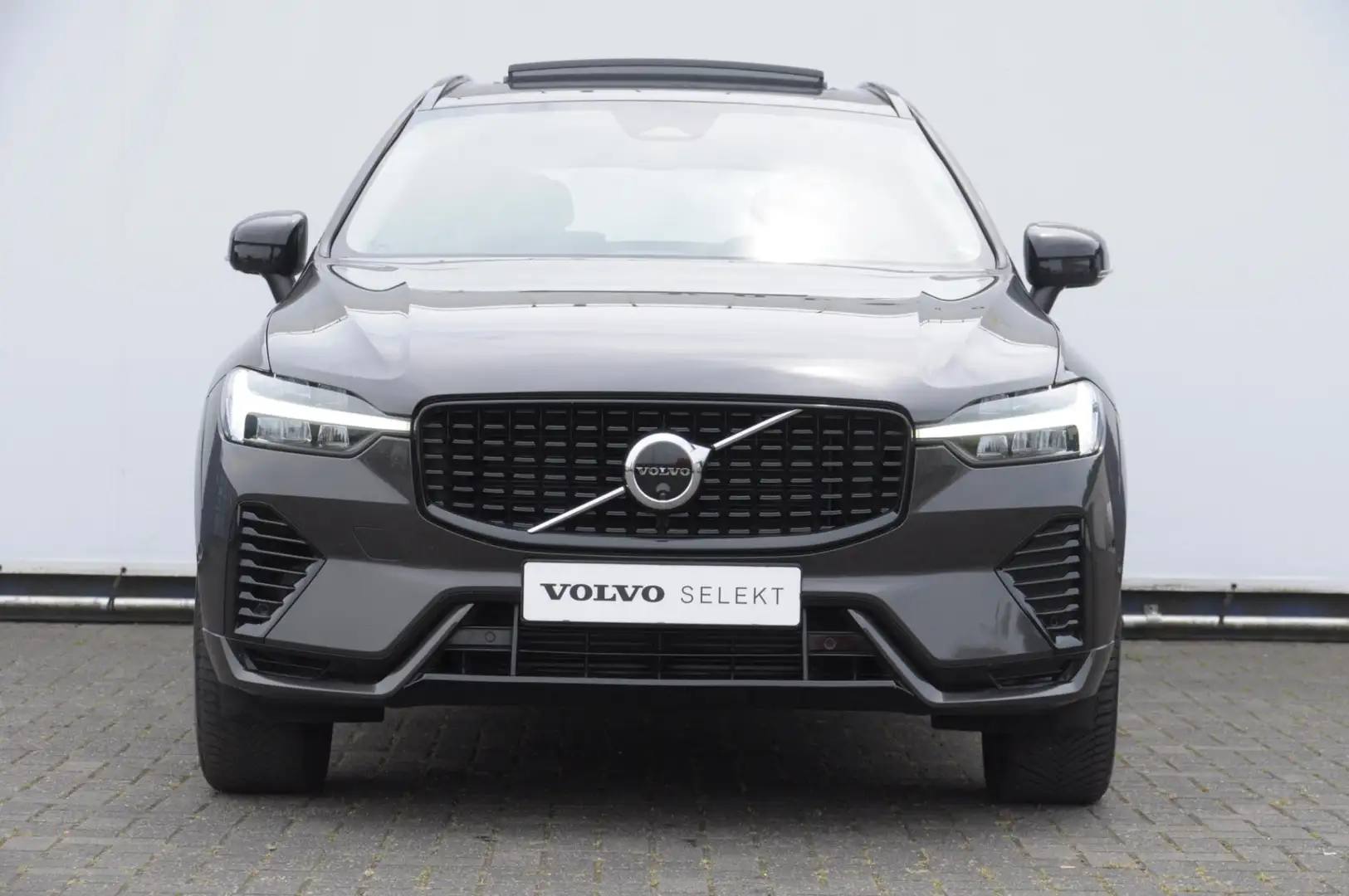 Volvo XC60 T6 350PK Automaat Plus Dark 360 camera / elektrisc Gris - 2