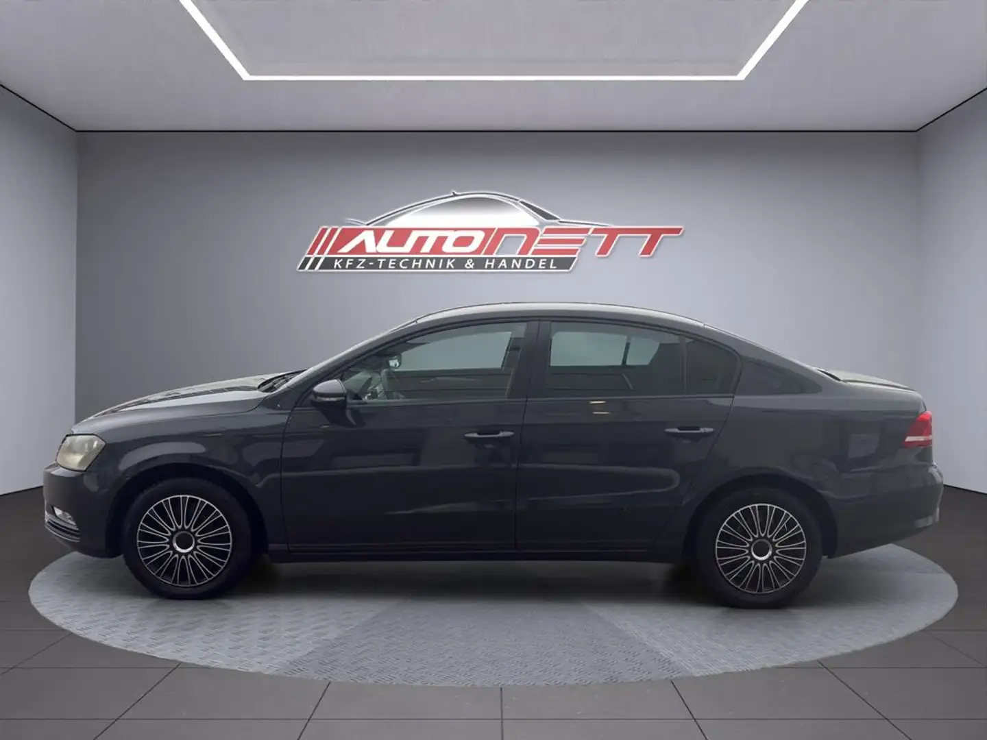 Volkswagen Passat Trendline BlueMotion Grau - 2