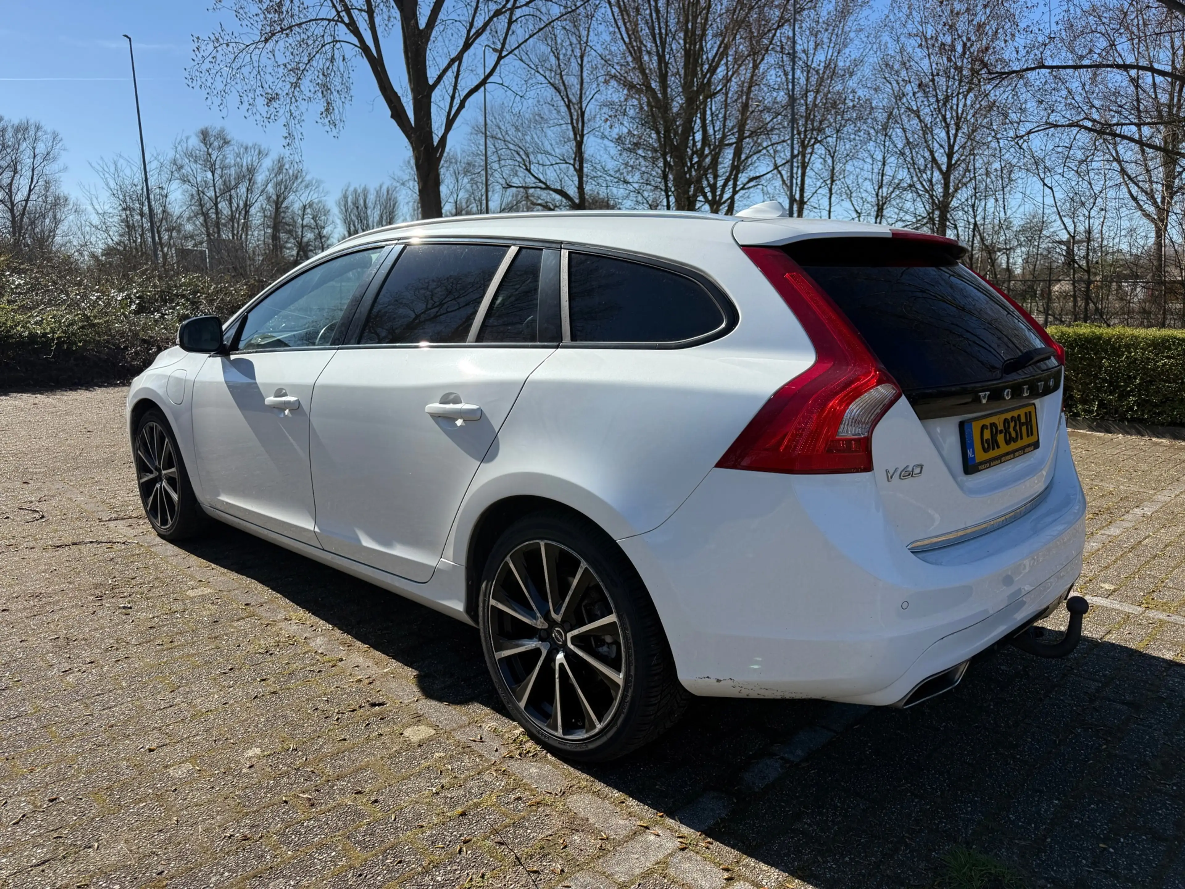 Volvo V60 2.4 D5 Twin Engine Special Edition Euro 6 White Le — photo 13