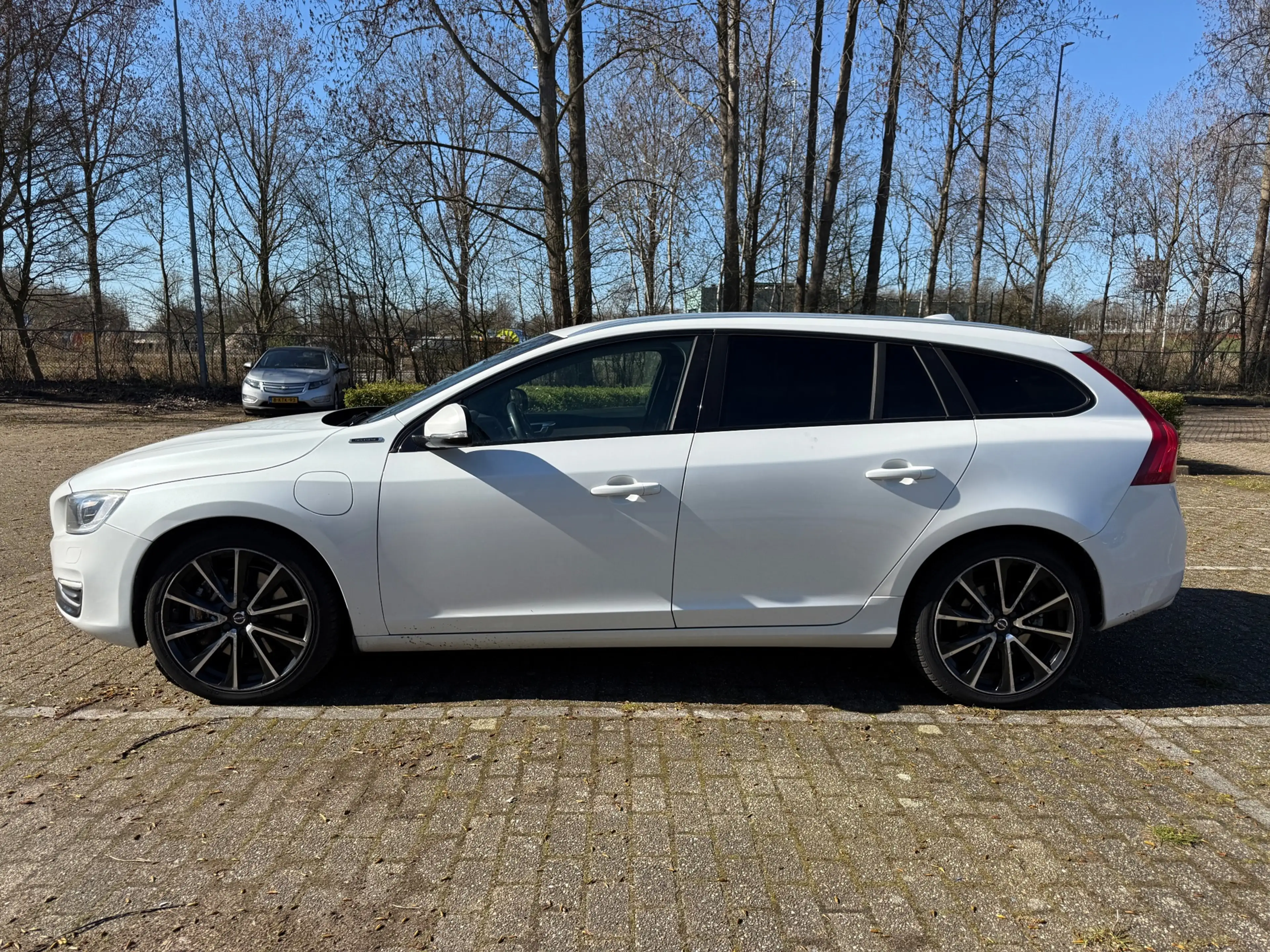 Volvo V60 2.4 D5 Twin Engine Special Edition Euro 6 White Le — photo 14