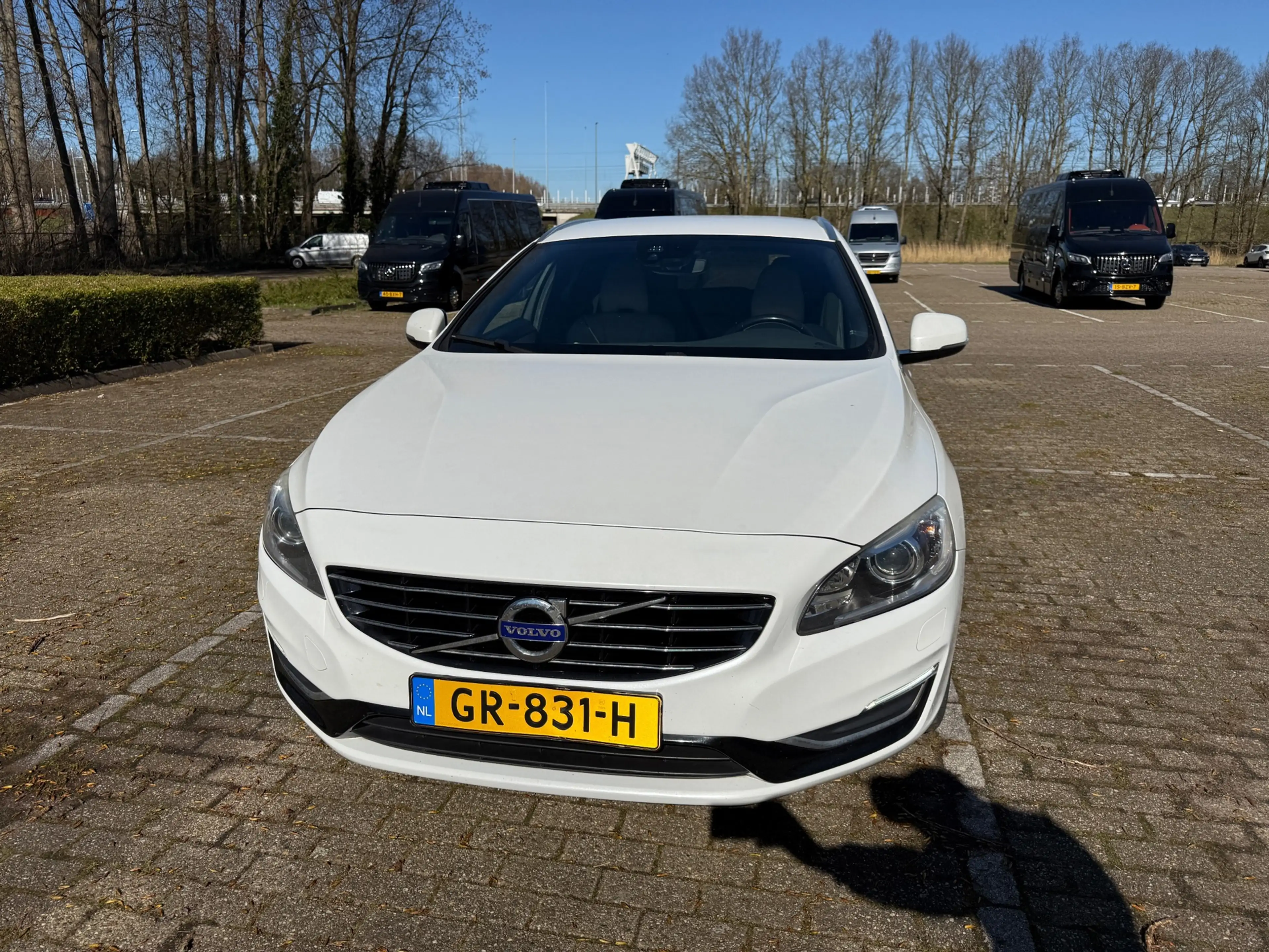 Volvo V60 2.4 D5 Twin Engine Special Edition Euro 6 White Le — photo 5