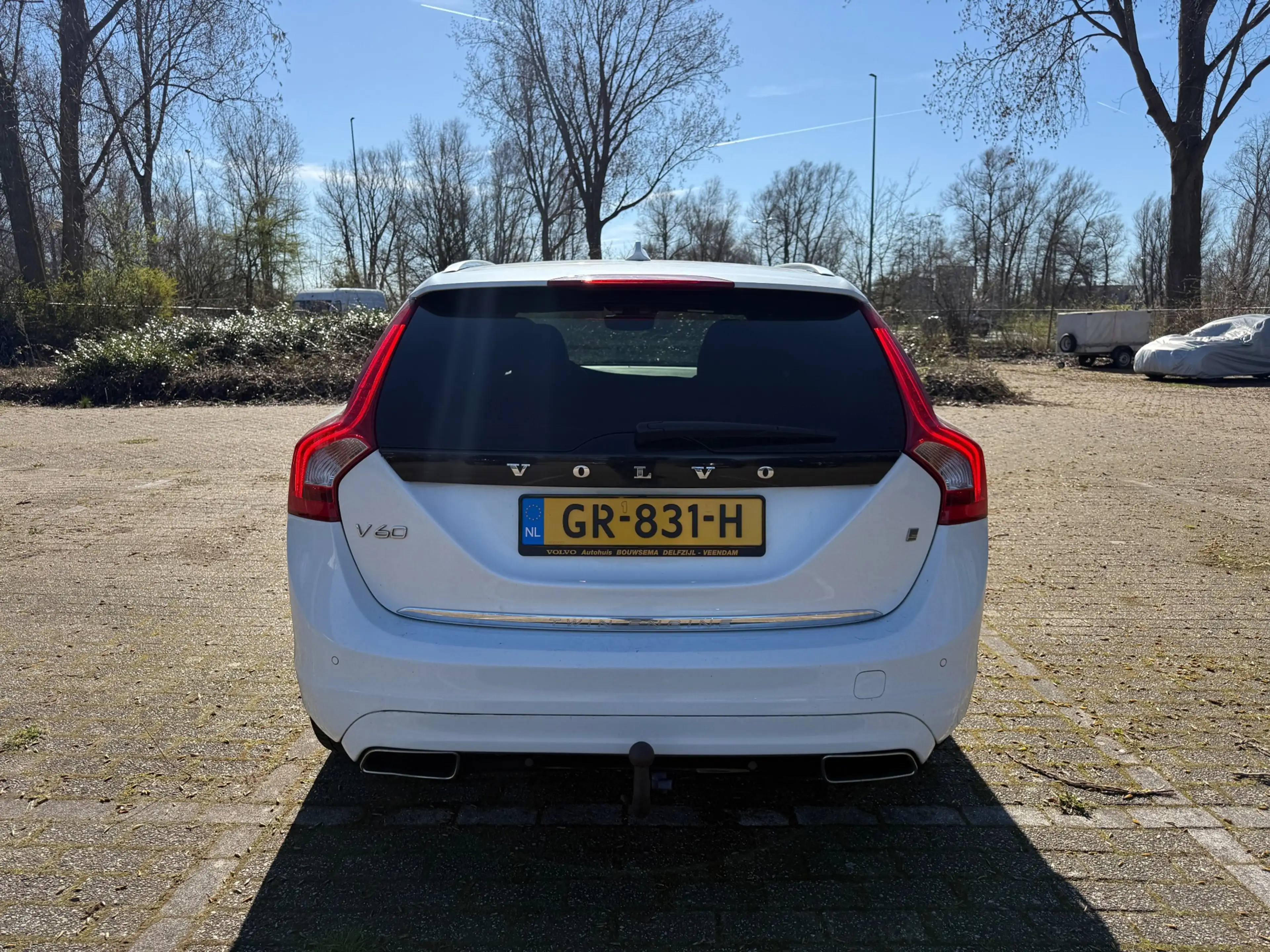 Volvo V60 2.4 D5 Twin Engine Special Edition Euro 6 White Le — photo 9