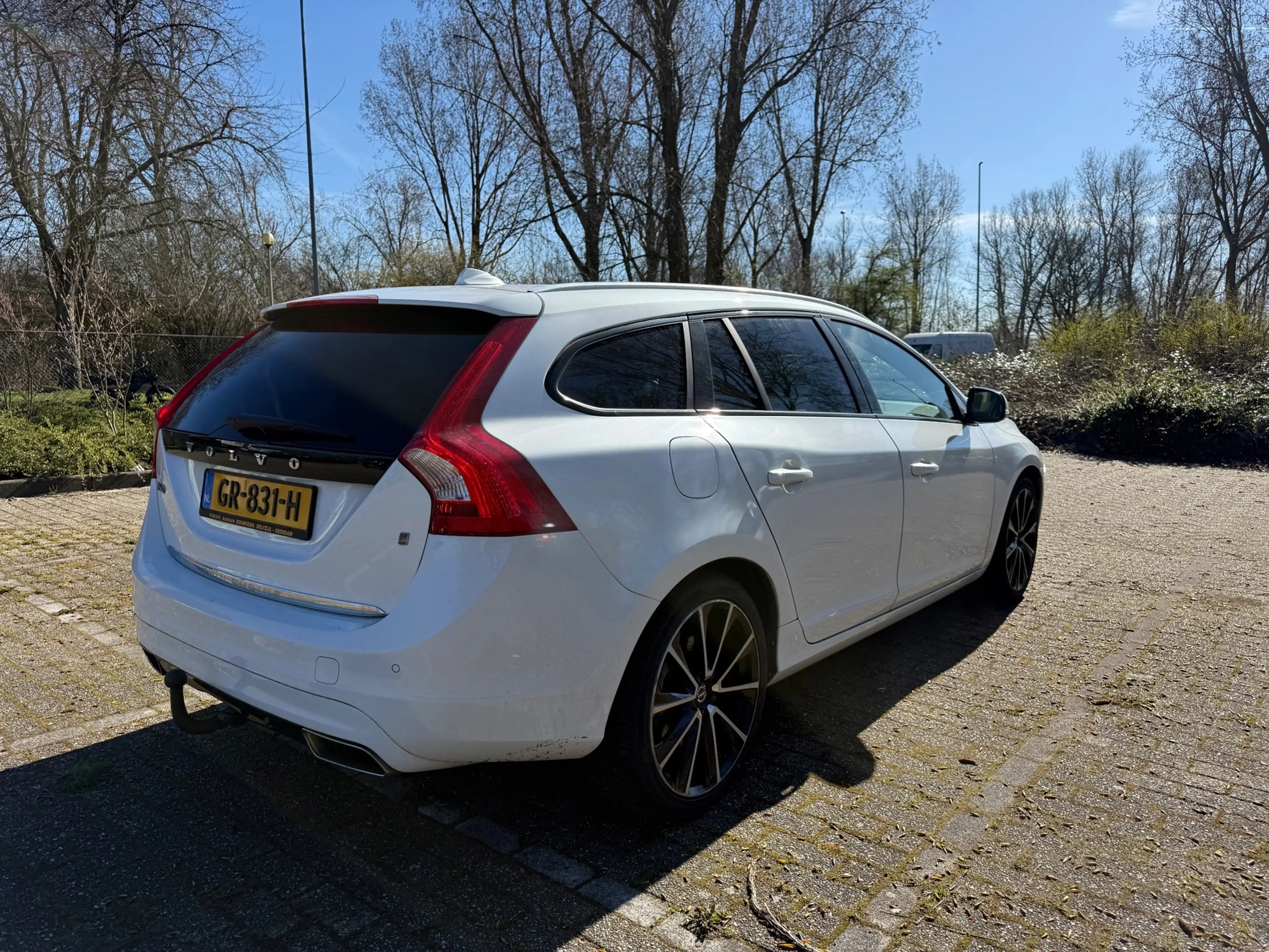 Volvo V60 2.4 D5 Twin Engine Special Edition Euro 6 White Le — photo 8