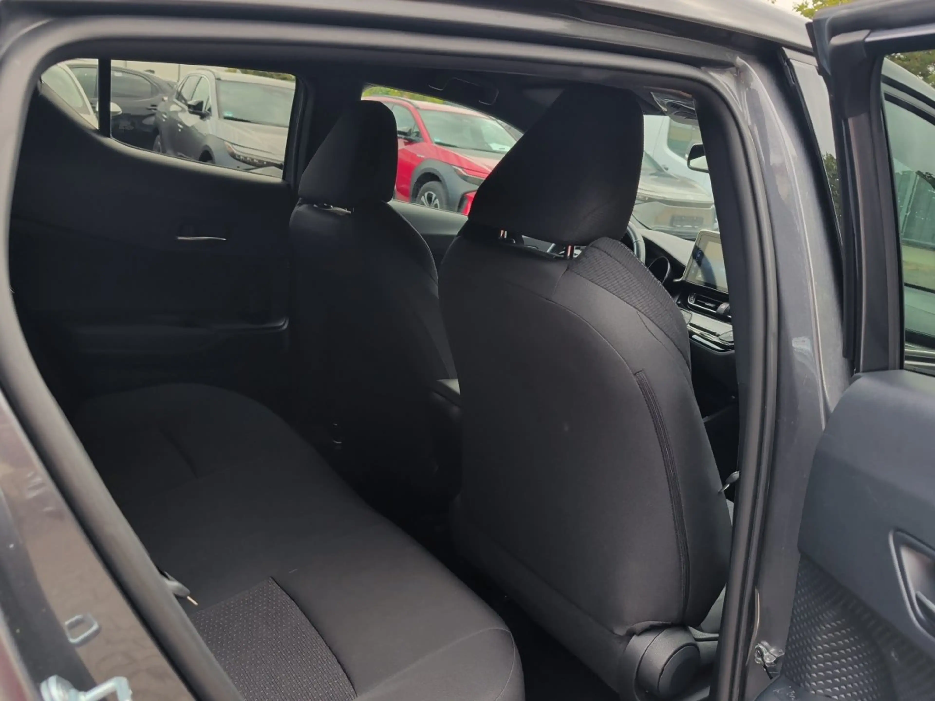 Toyota C-HR 1.8 Club Klima Kamera Sitzheizung Tempomat — photo 13