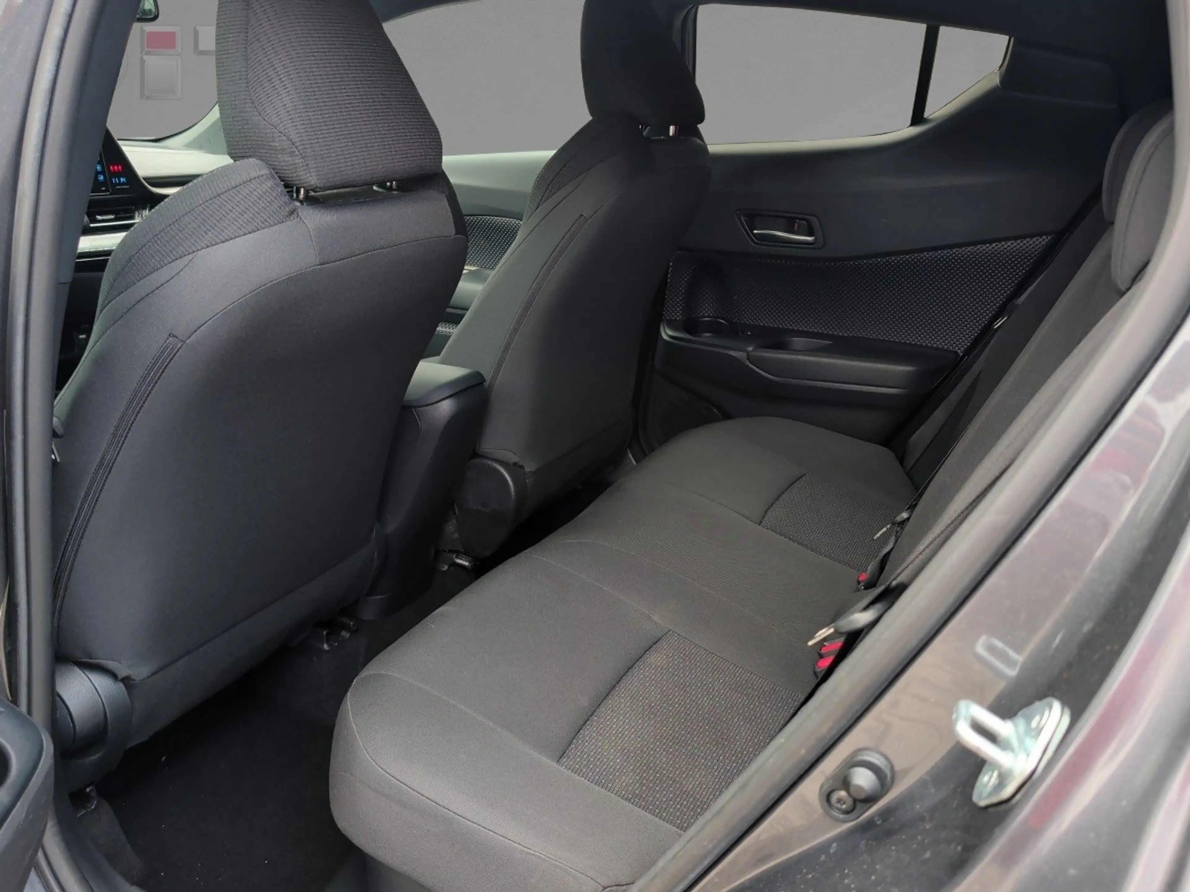 Toyota C-HR 1.8 Club Klima Kamera Sitzheizung Tempomat — photo 11