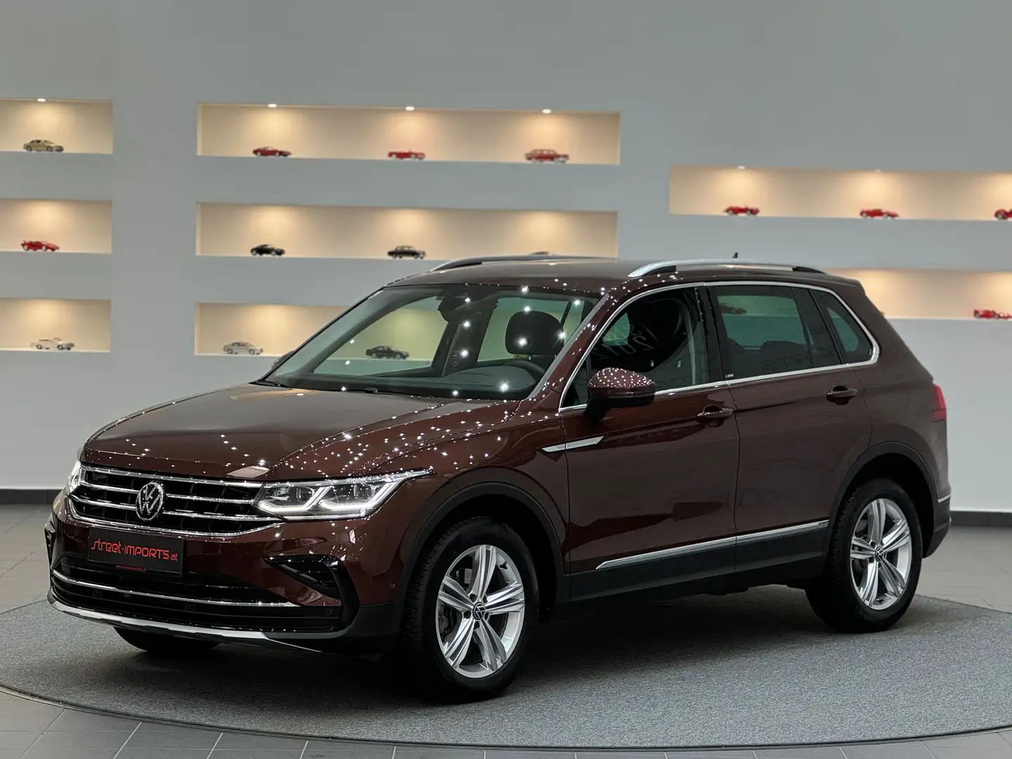 Volkswagen Tiguan Elegance 4Motion 2.0TDI *Massage*IQ-Light*Garantie Bruin - 1