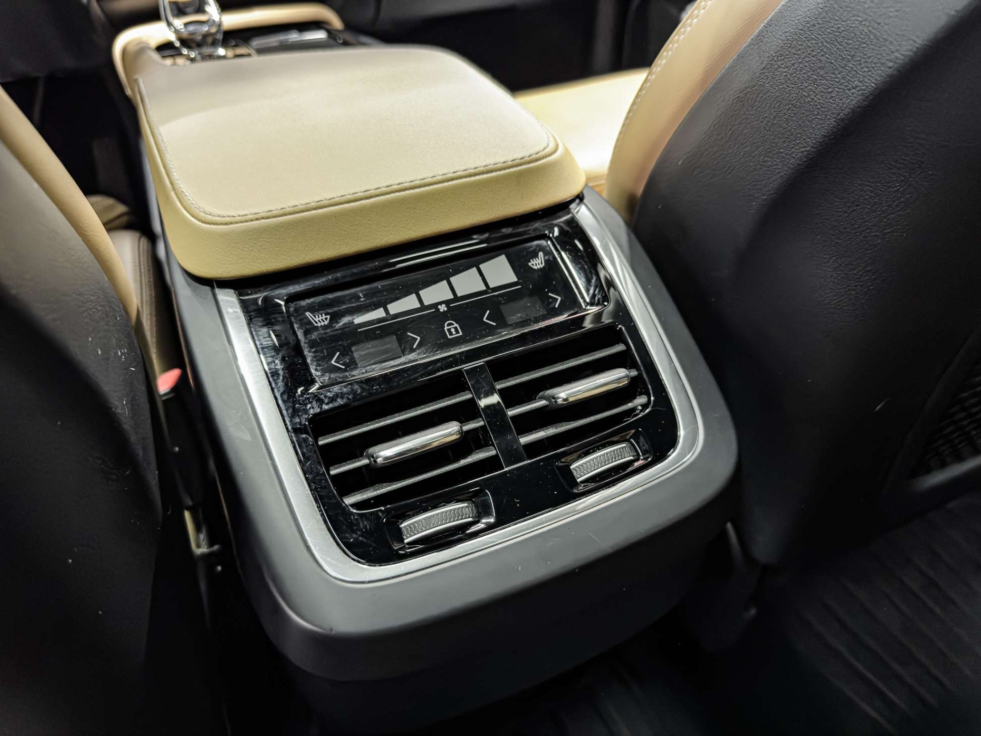 2025 Volvo XC90 B6 AWD 7-SEATER Ultra-Bright thumb 23