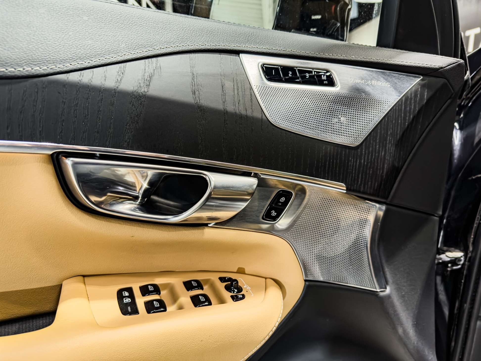 2025 Volvo XC90 B6 AWD 7-SEATER Ultra-Bright thumb 16
