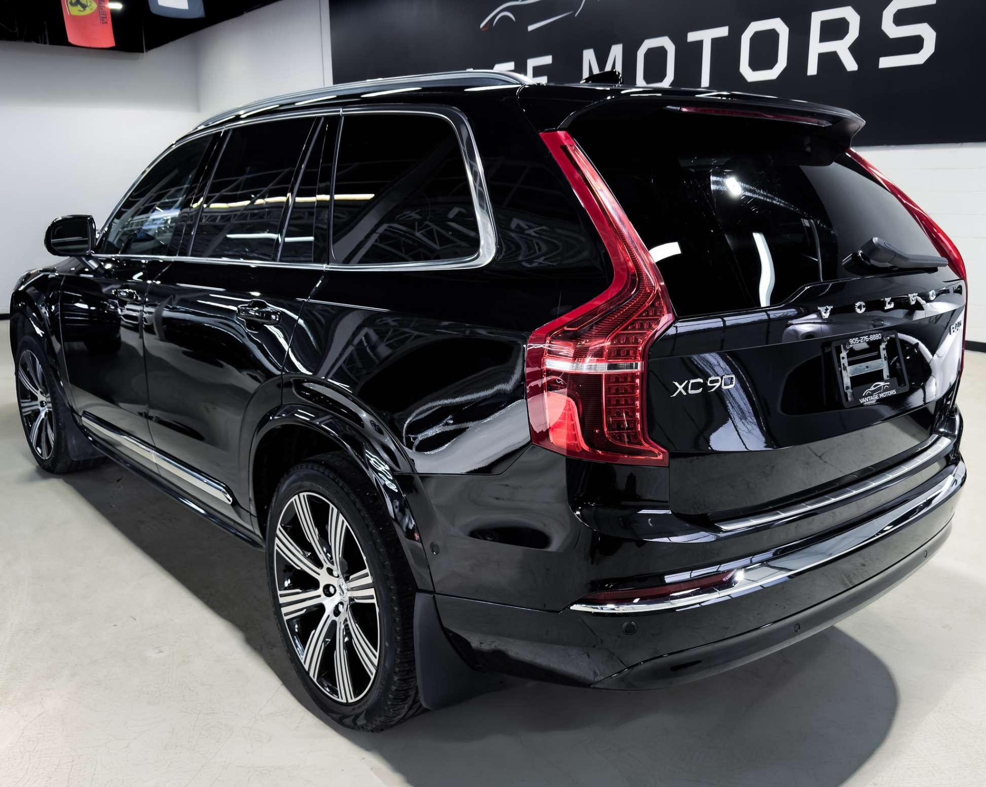 2025 Volvo XC90 B6 AWD 7-SEATER Ultra-Bright alt 4