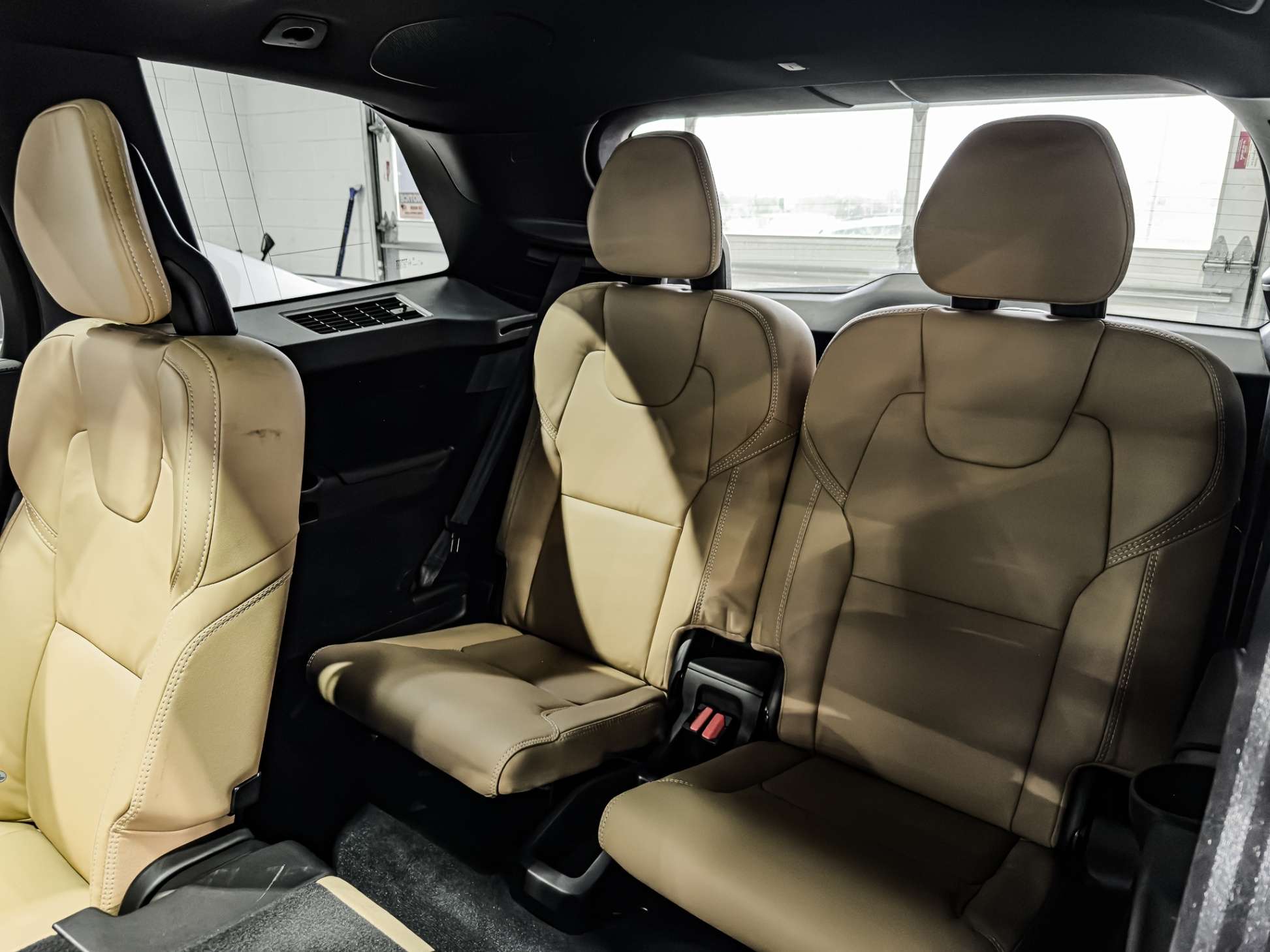 2025 Volvo XC90 B6 AWD 7-SEATER Ultra-Bright thumb 13