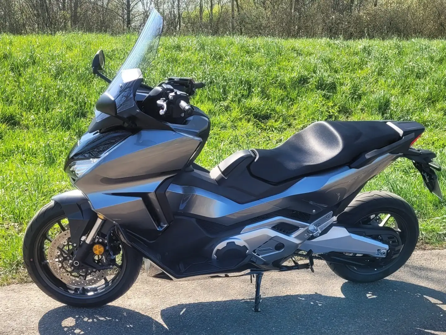 Honda Forza 750 Griffheizung/Keyless/LED/Navi/6-Gang DSG Getriebe Grijs - 2