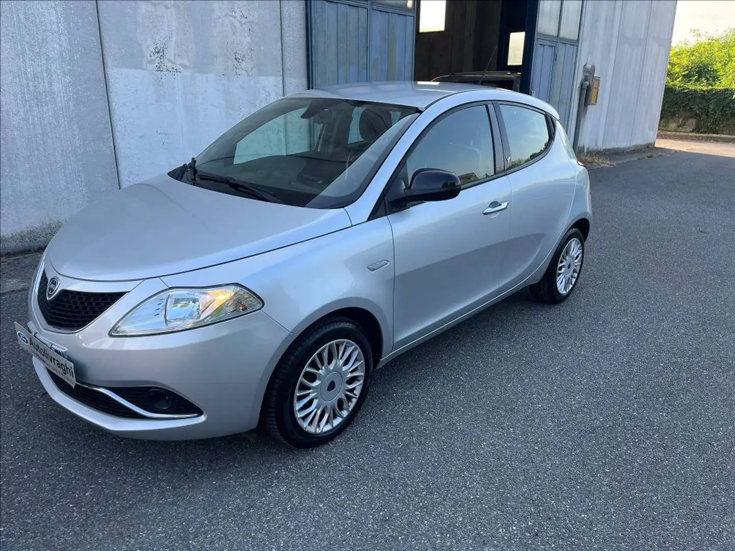 Lancia Ypsilon 1.2 Gold 69cv Gris - 1