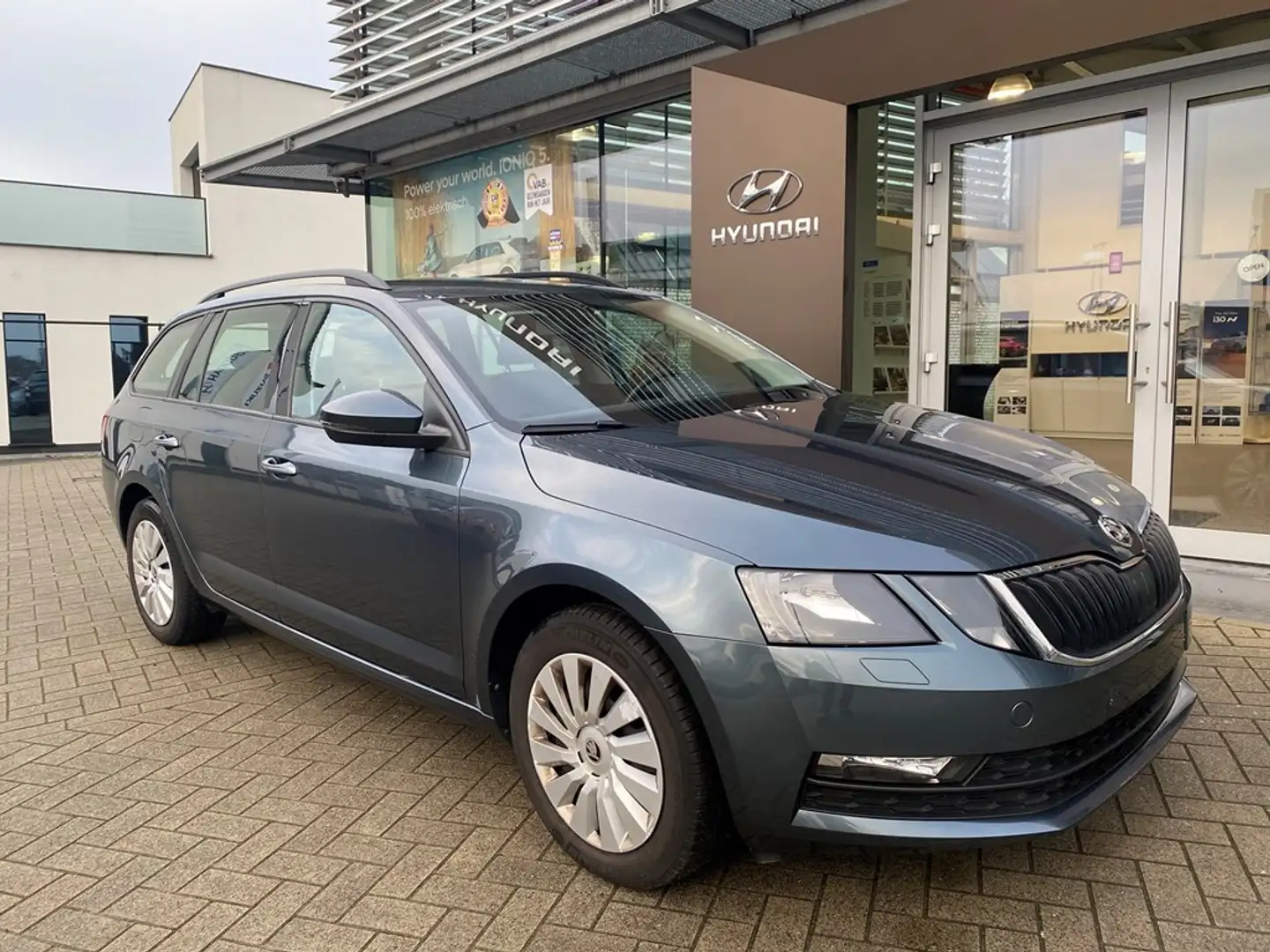 Skoda Octavia 1.5i 150pk DSG Ambition break Gris - 1