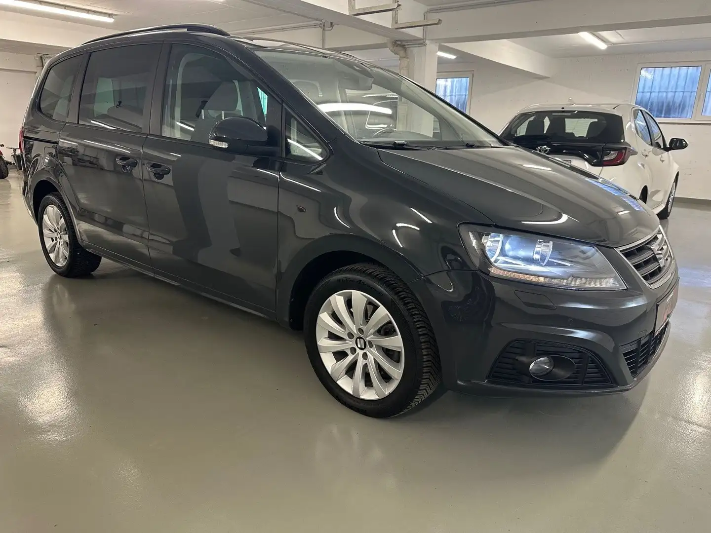 SEAT Alhambra 2.0 TDI Alhambra Style Grau - 2