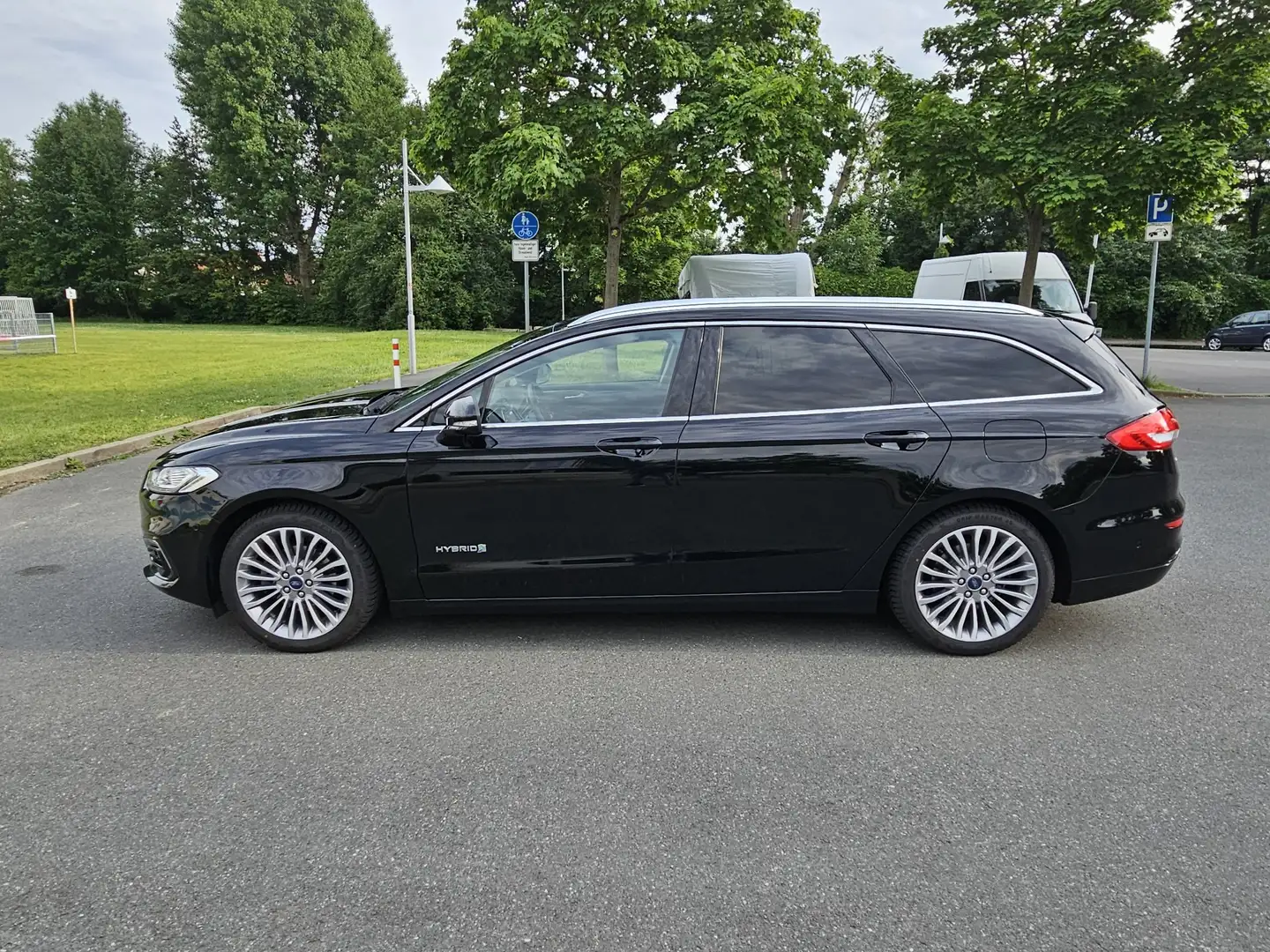 Ford Mondeo Hybrid Schwarz - 2