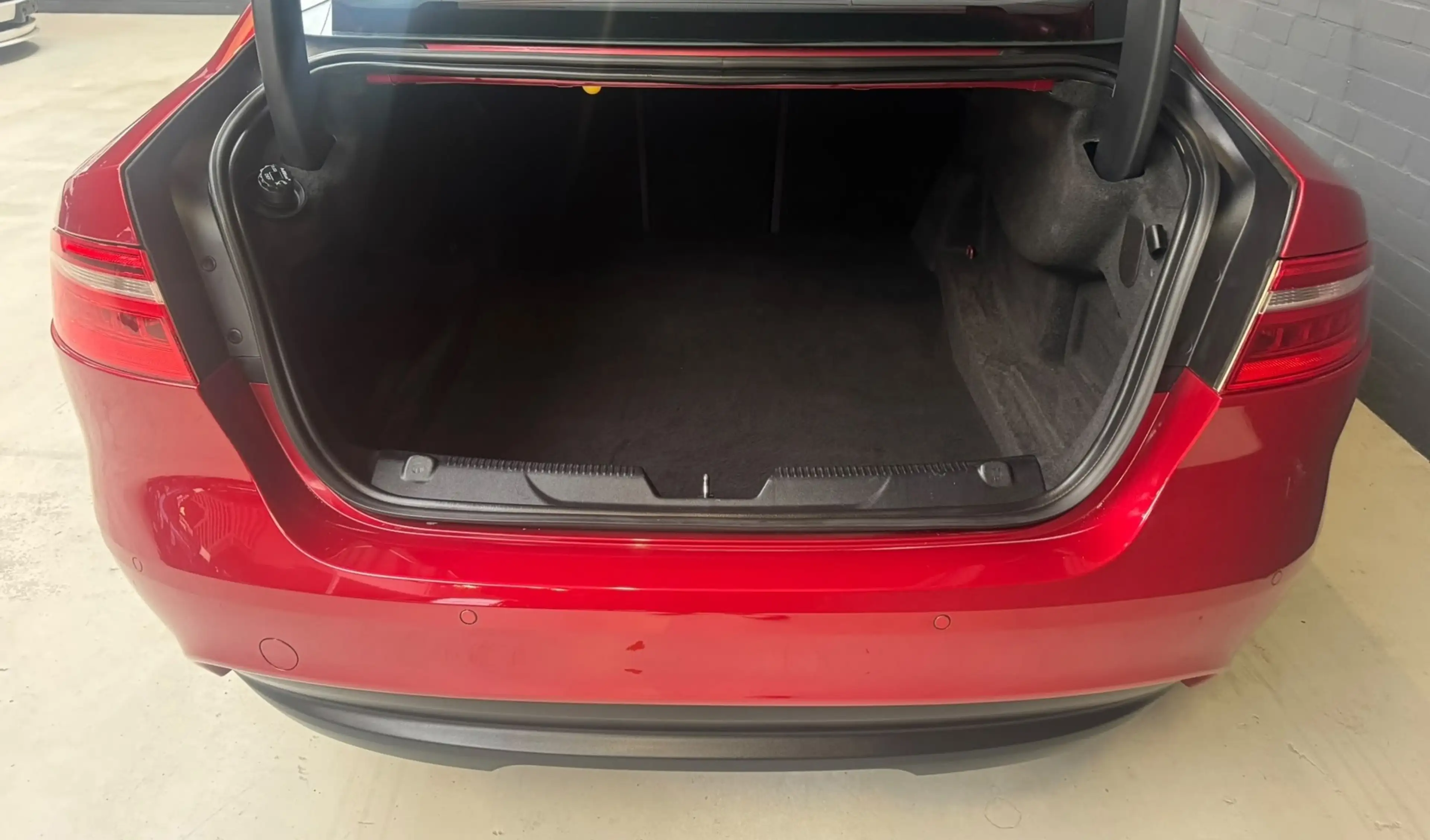 Jaguar XE 2.0 D Portfolio 1e Eigenaar Dealer Onder. — photo 13