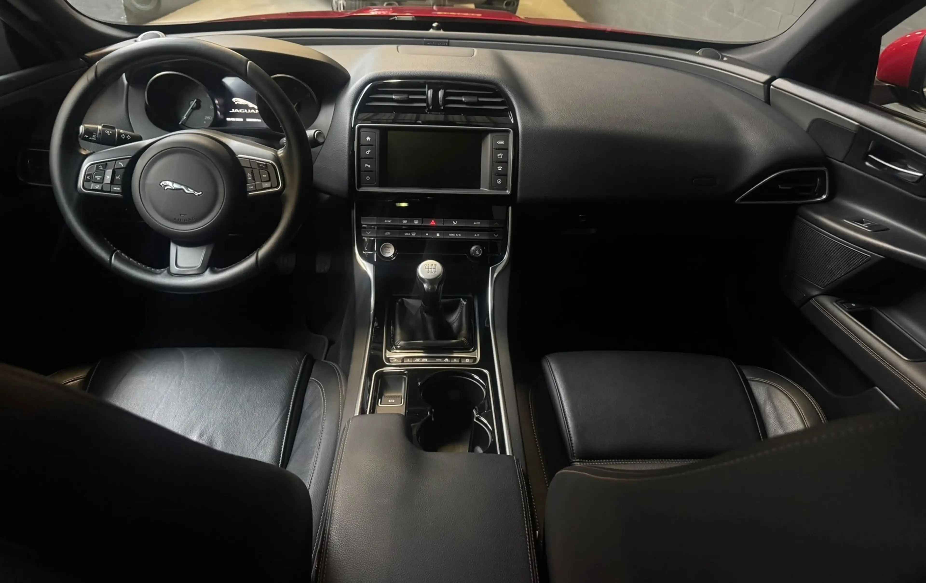 Jaguar XE 2.0 D Portfolio 1e Eigenaar Dealer Onder. — photo 6