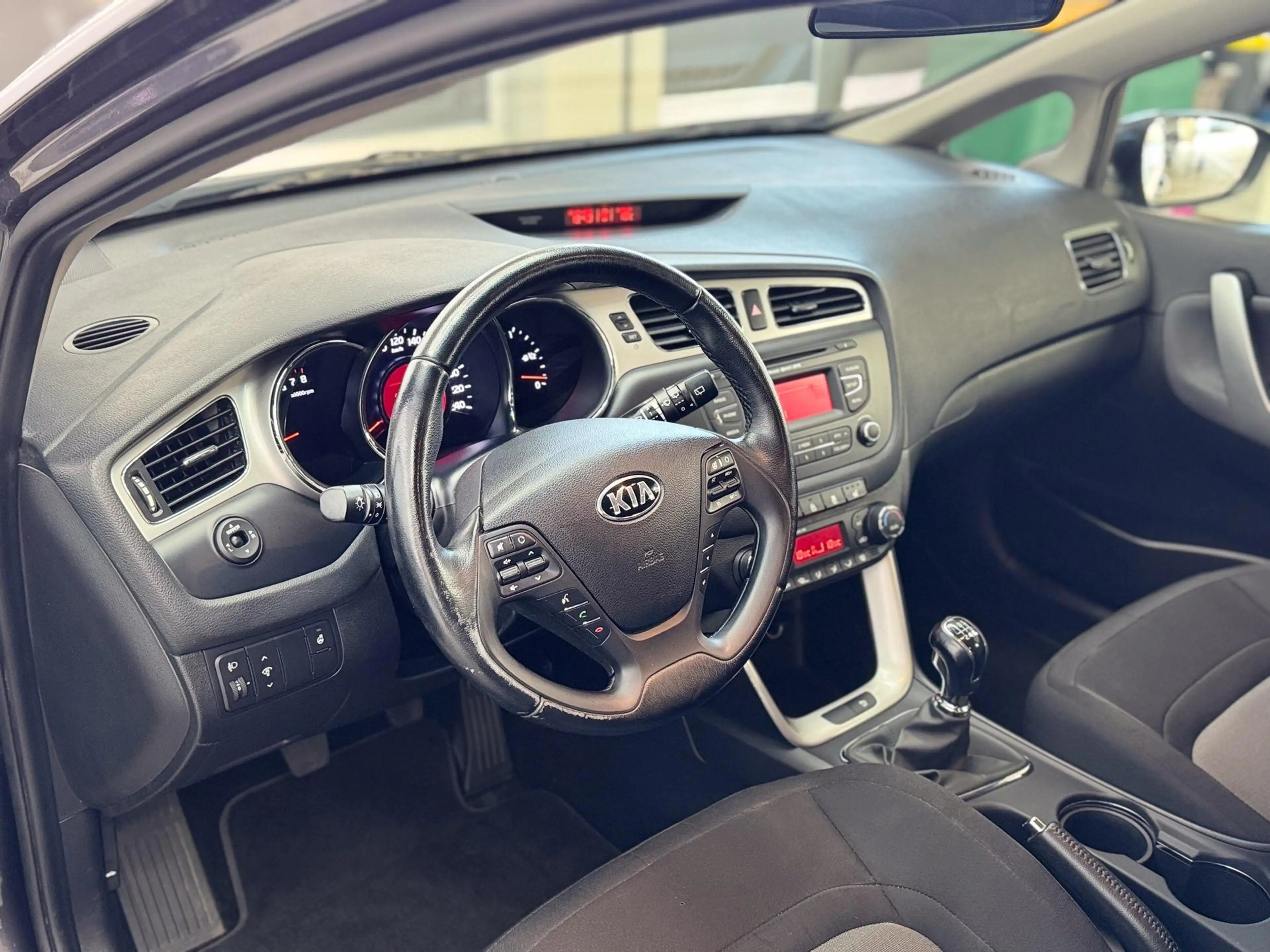 Kia Ceed / cee'd FIFA World Cup Edition SHZ KLIMAAUTOMATIK PDC 1... — photo 10