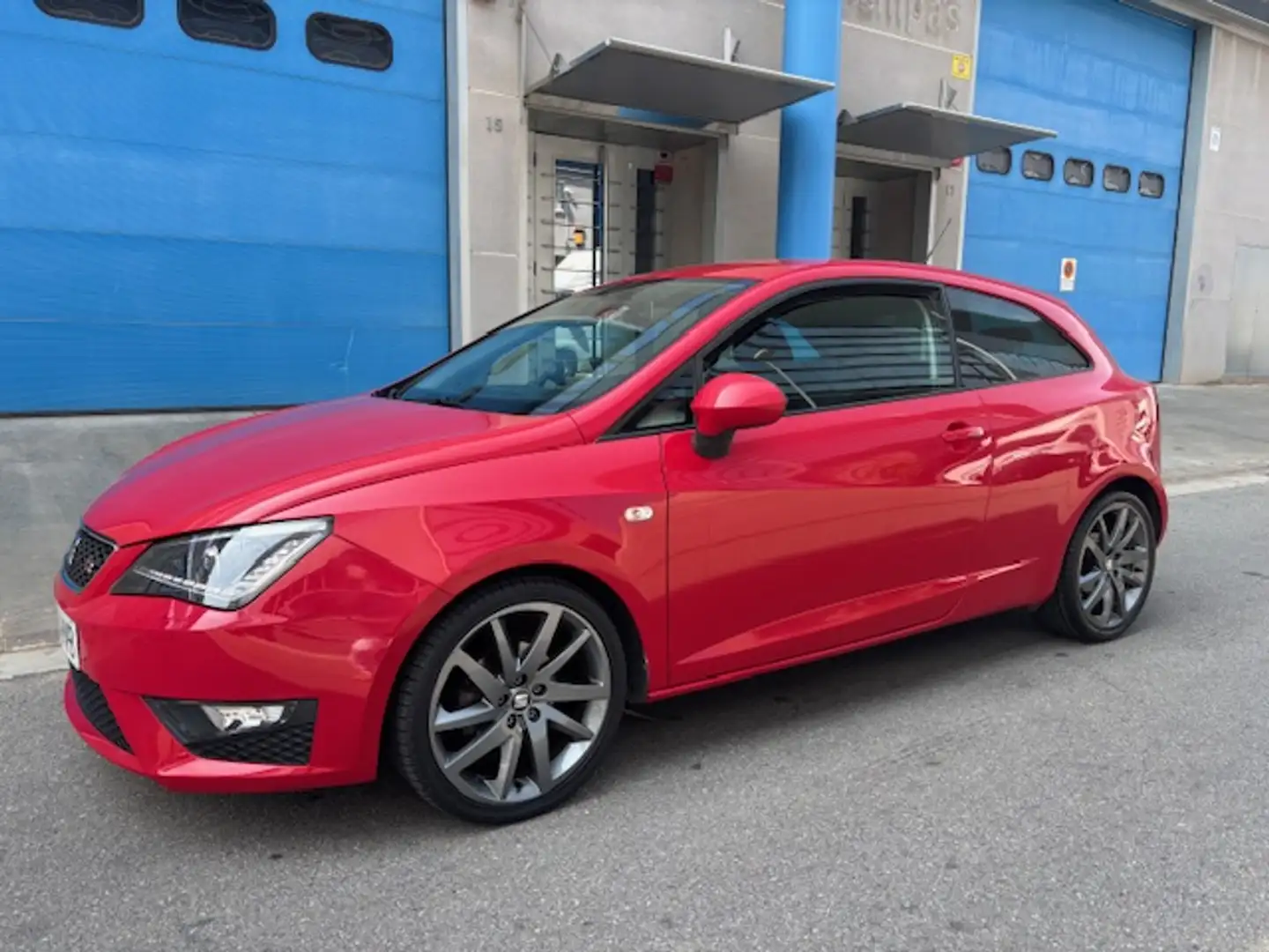 SEAT Ibiza SC 1.2 Tsi FR Tech Rouge - 1