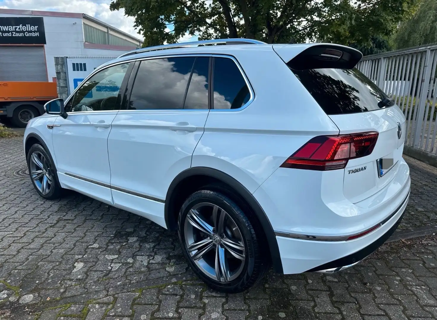 Volkswagen Tiguan Tiguan 2.0 TDI SCR 4Motion (BlueMotion Techn.) DSG Weiß - 2