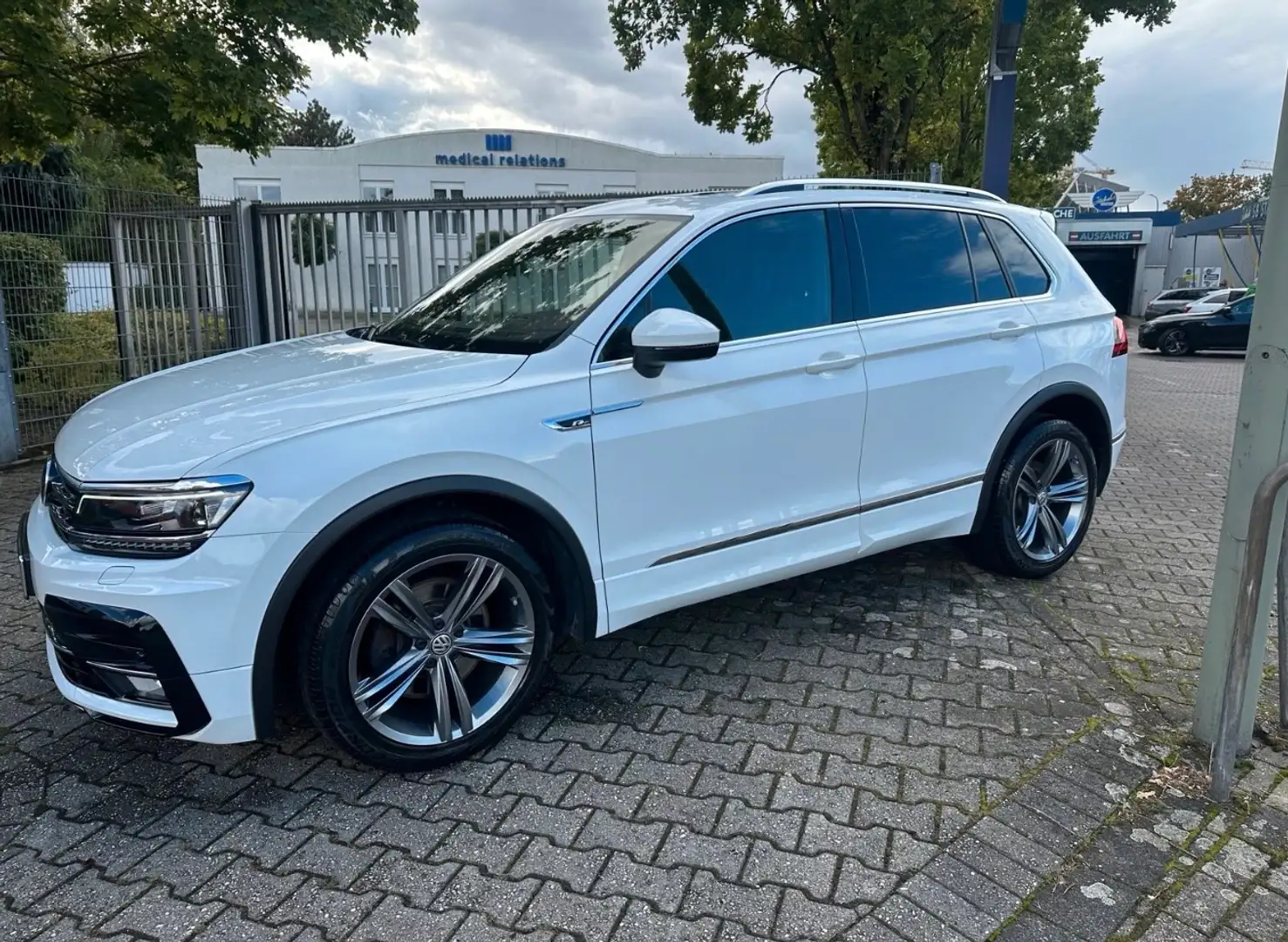 Volkswagen Tiguan Tiguan 2.0 TDI SCR 4Motion (BlueMotion Techn.) DSG Weiß - 1