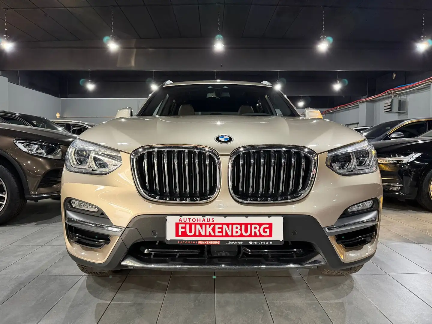 BMW X3 xD 20 i PANO/ACC/HUD/NAVI/AUT/LED/GESTIK/AHK Grau - 2