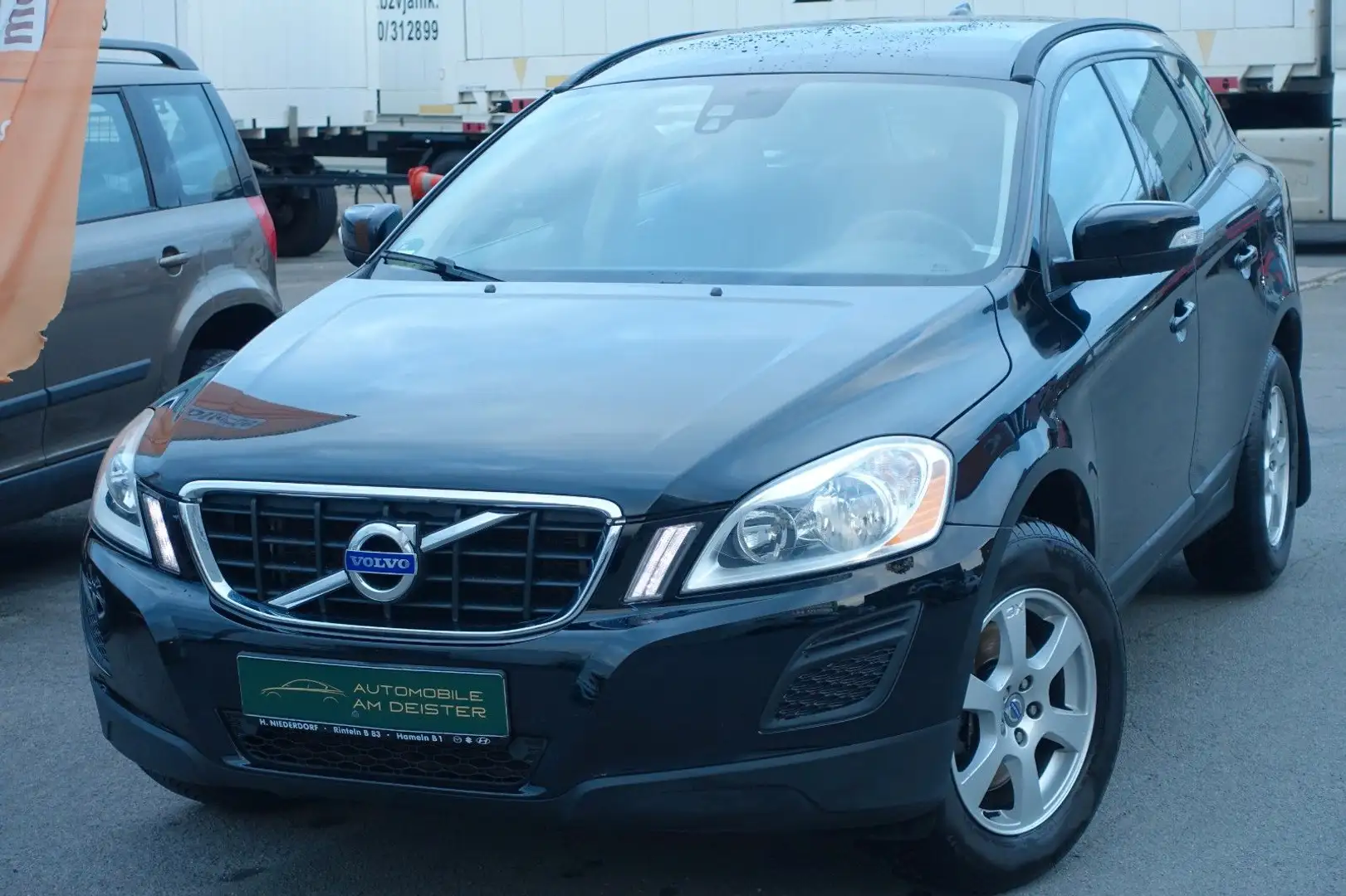 Volvo XC60 Kinetic Drive*LED*AHK*SHZ*NAVI*5-ZYLINDER** Zwart - 1