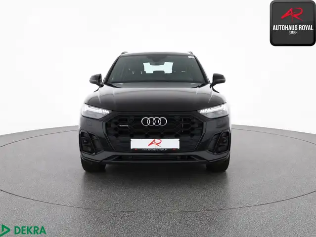 Audi Q5 view 8