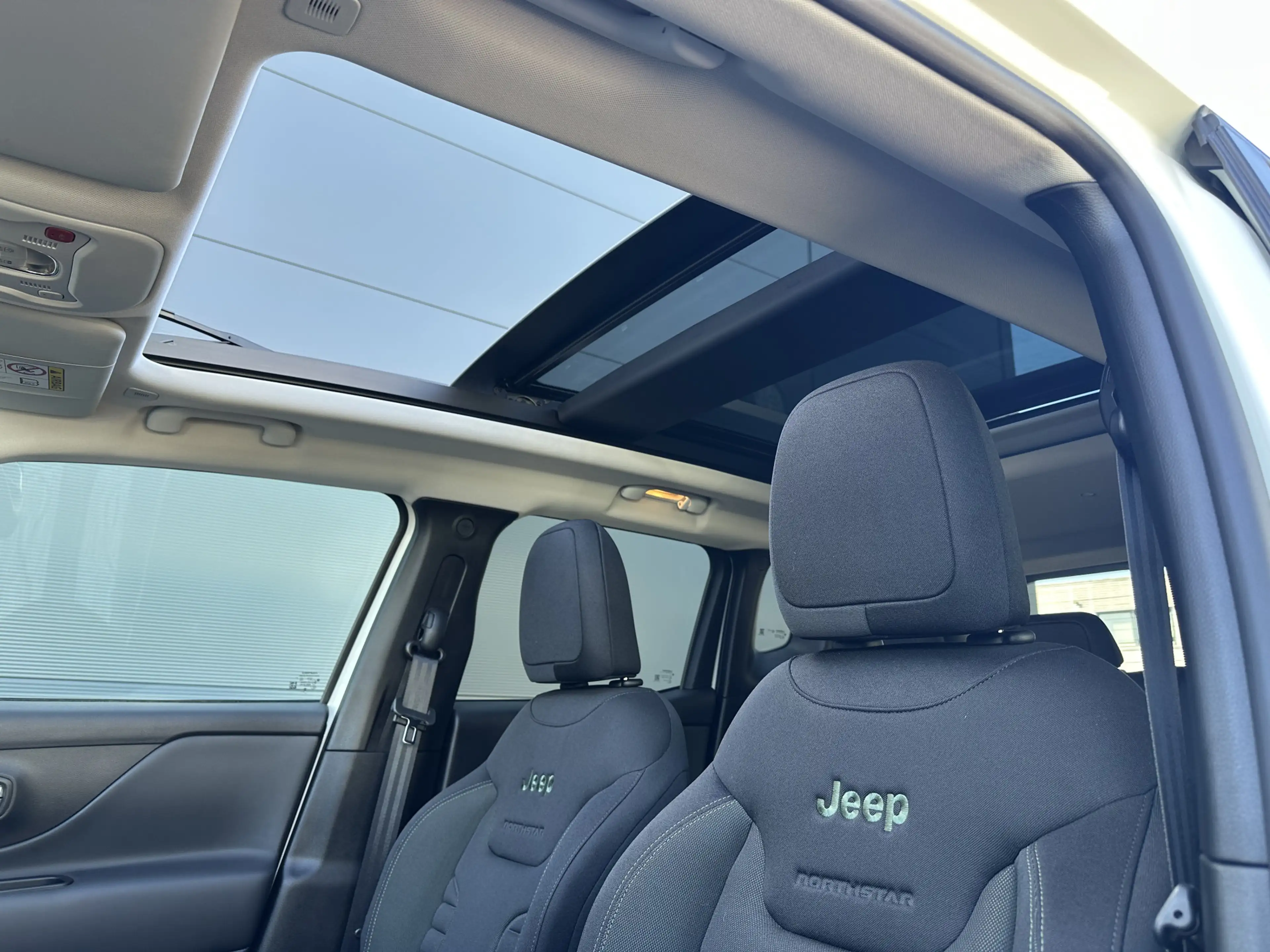 Jeep Renegade 4xe 240 Plug-in Hybrid The North Star (Schuif/kant — photo 29