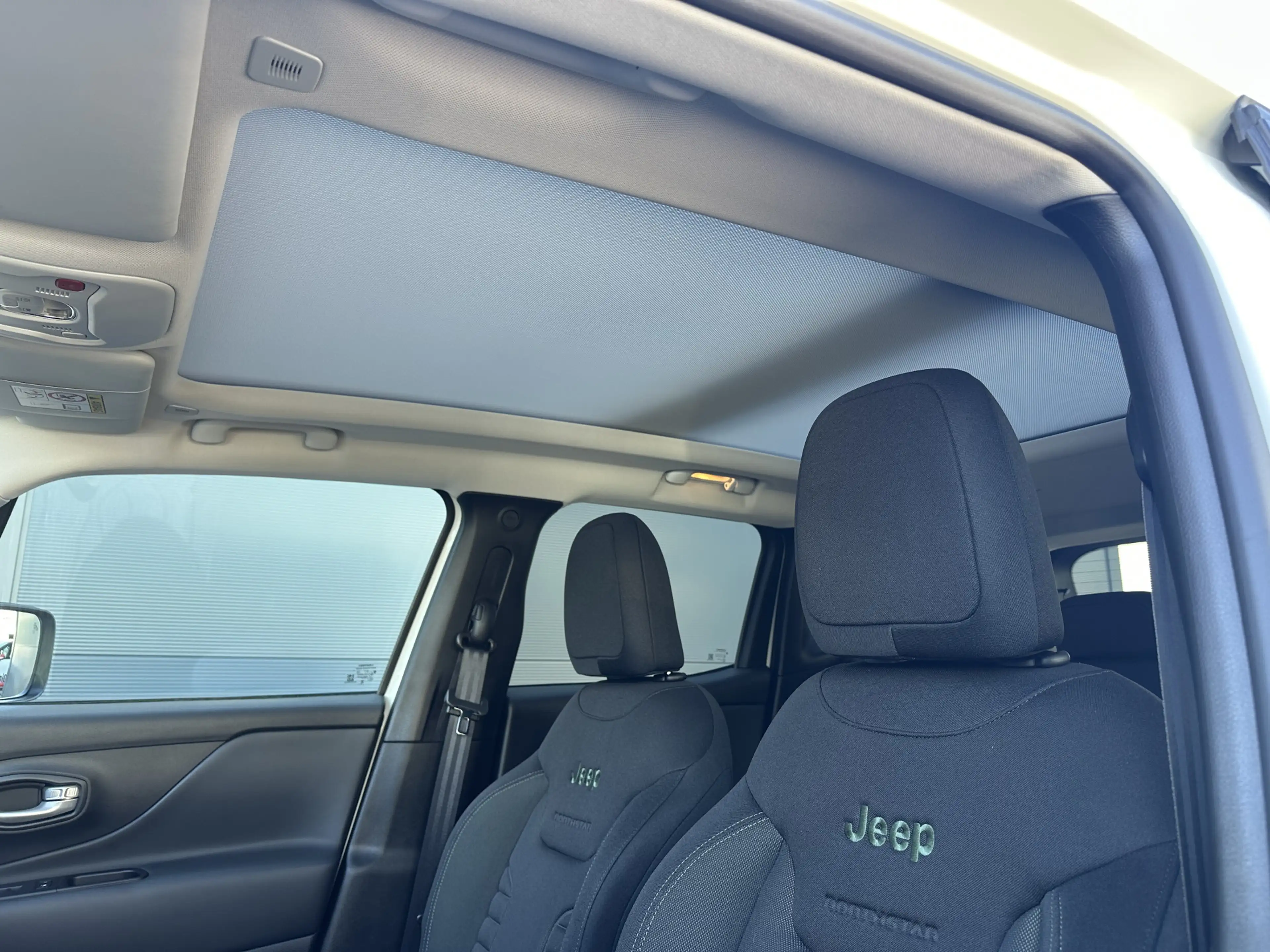 Jeep Renegade 4xe 240 Plug-in Hybrid The North Star (Schuif/kant — photo 27