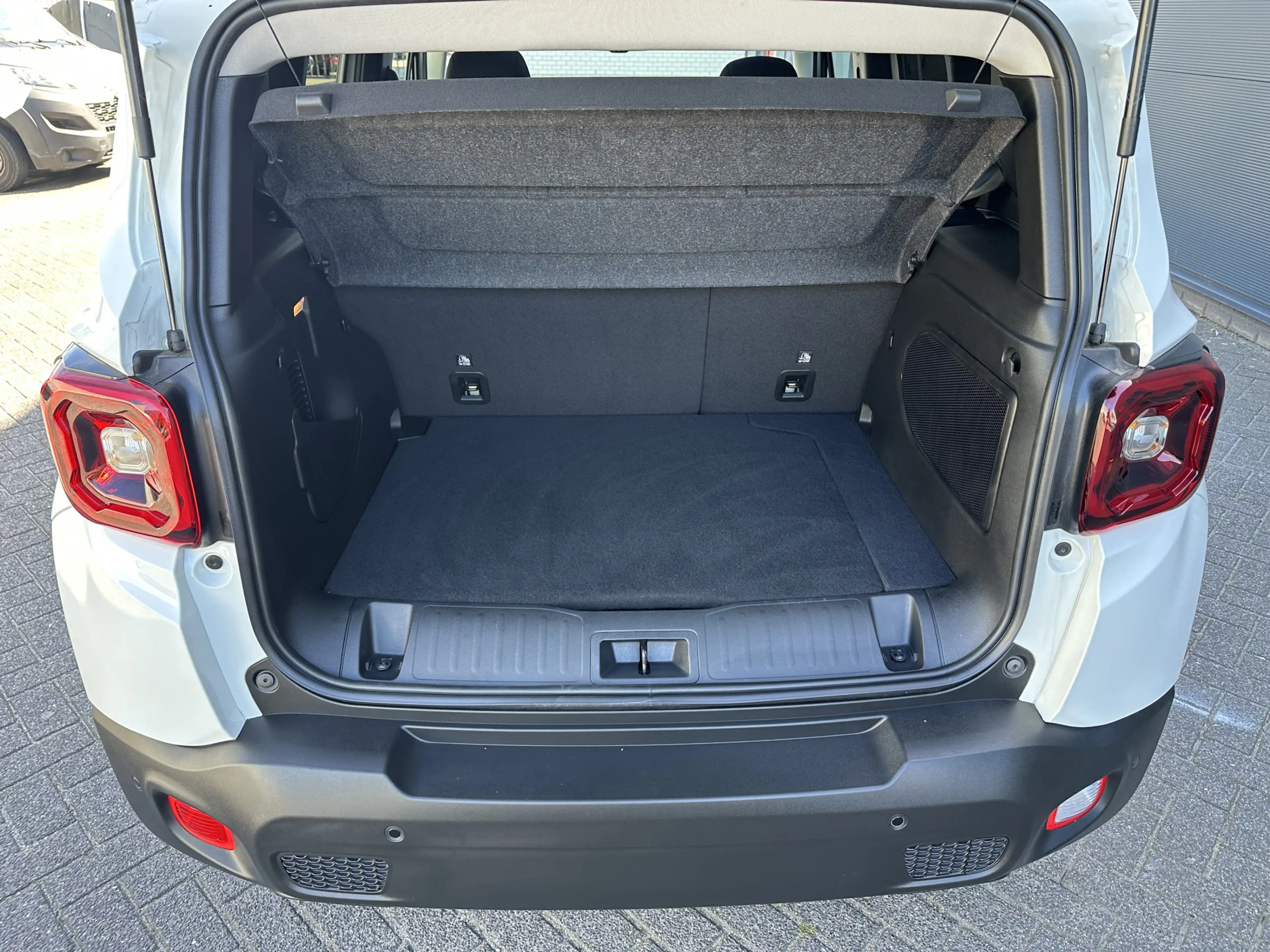Jeep Renegade 4xe 240 Plug-in Hybrid The North Star (Schuif/kant — photo 8
