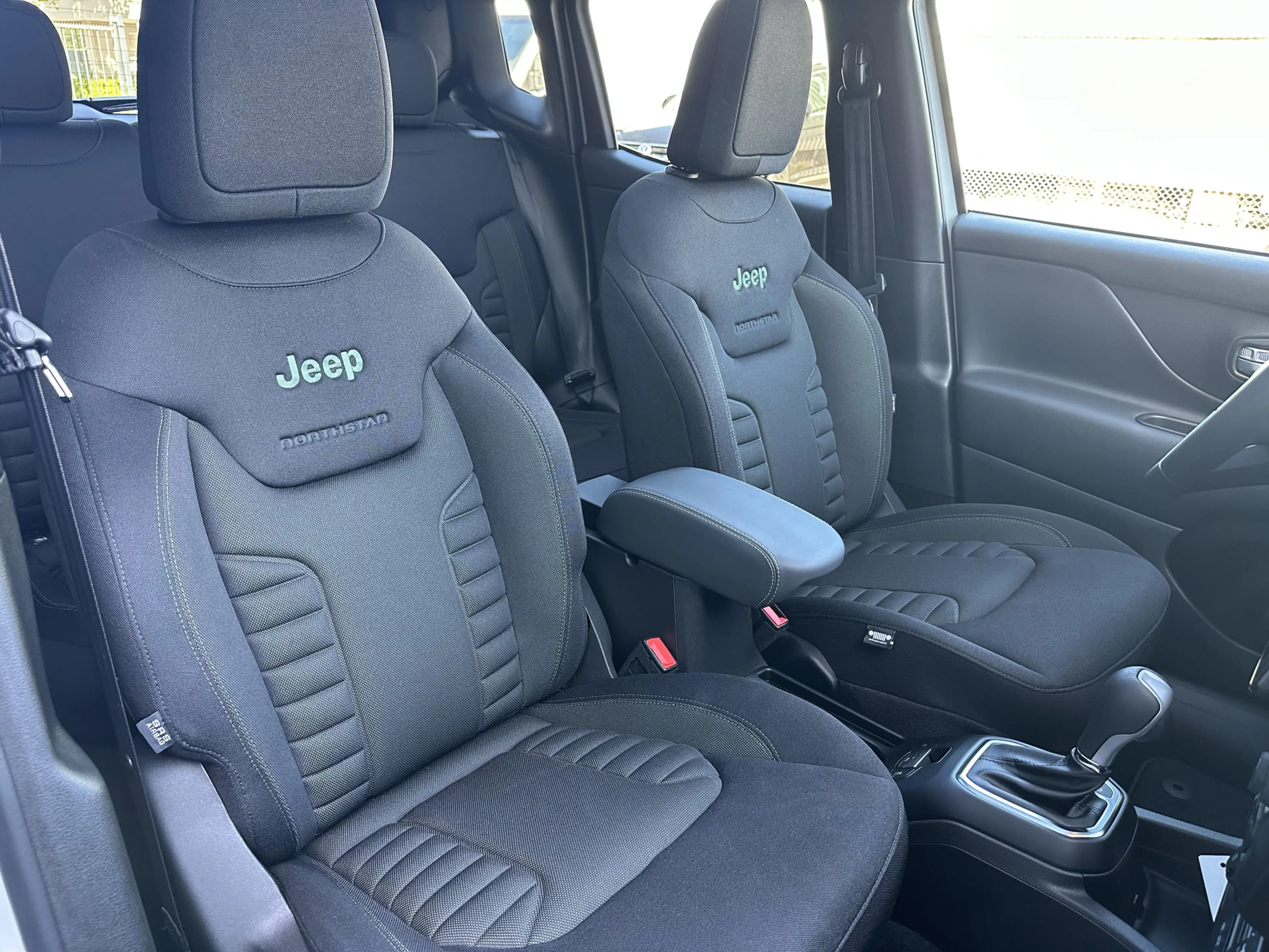 Jeep Renegade 4xe 240 Plug-in Hybrid The North Star (Schuif/kant — photo 9