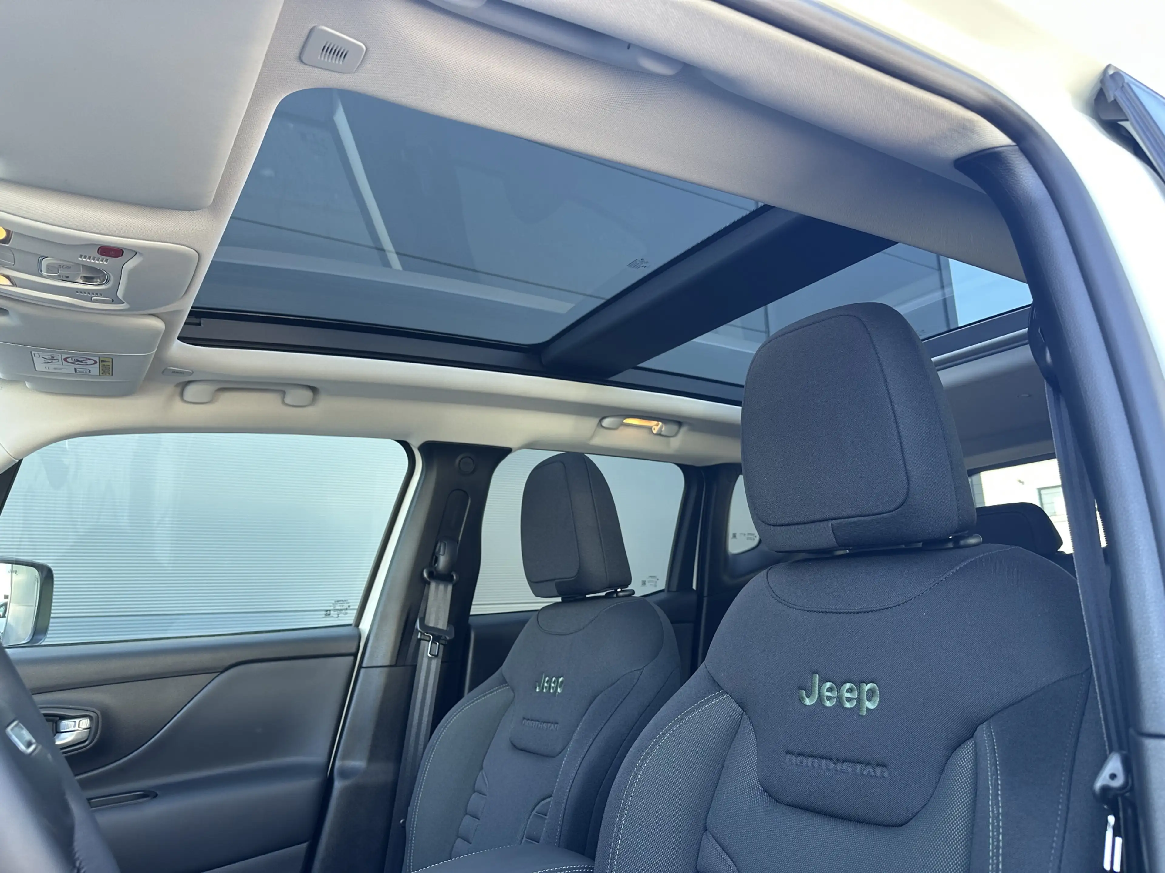 Jeep Renegade 4xe 240 Plug-in Hybrid The North Star (Schuif/kant — photo 28