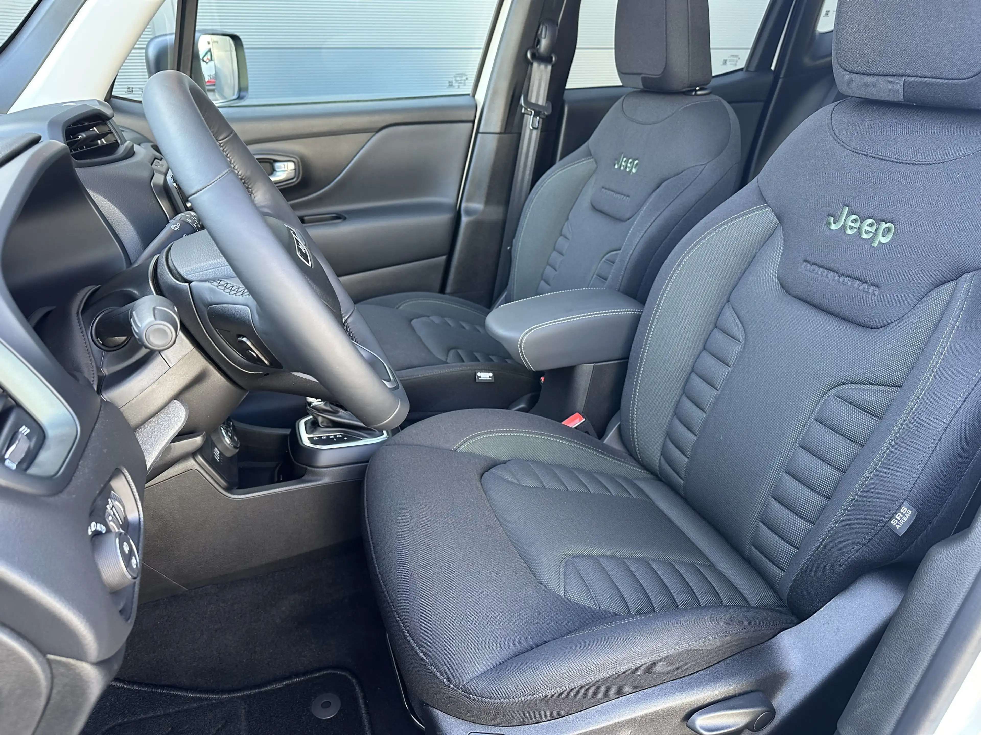 Jeep Renegade 4xe 240 Plug-in Hybrid The North Star (Schuif/kant — photo 10