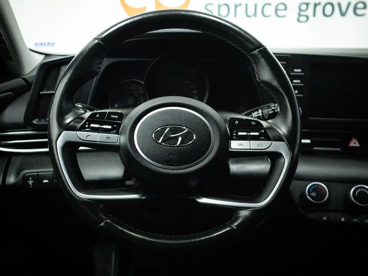 Hyundai ELANTRA снимка Hyundai ELANTRA
