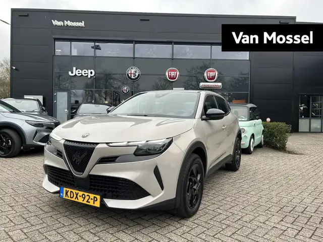 Alfa Romeo Junior 1.2 Turbo 145pk Hybrid Ibrida | Apple carplay/Andr