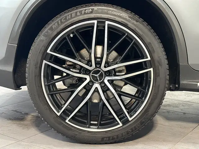 Mercedes-Benz GLC view 3