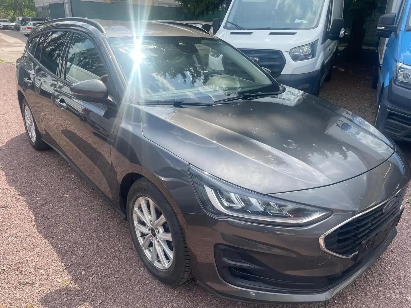 Ford Focus Turnier Cool & Connect ecoblue AUTOMATIK Grey - 2