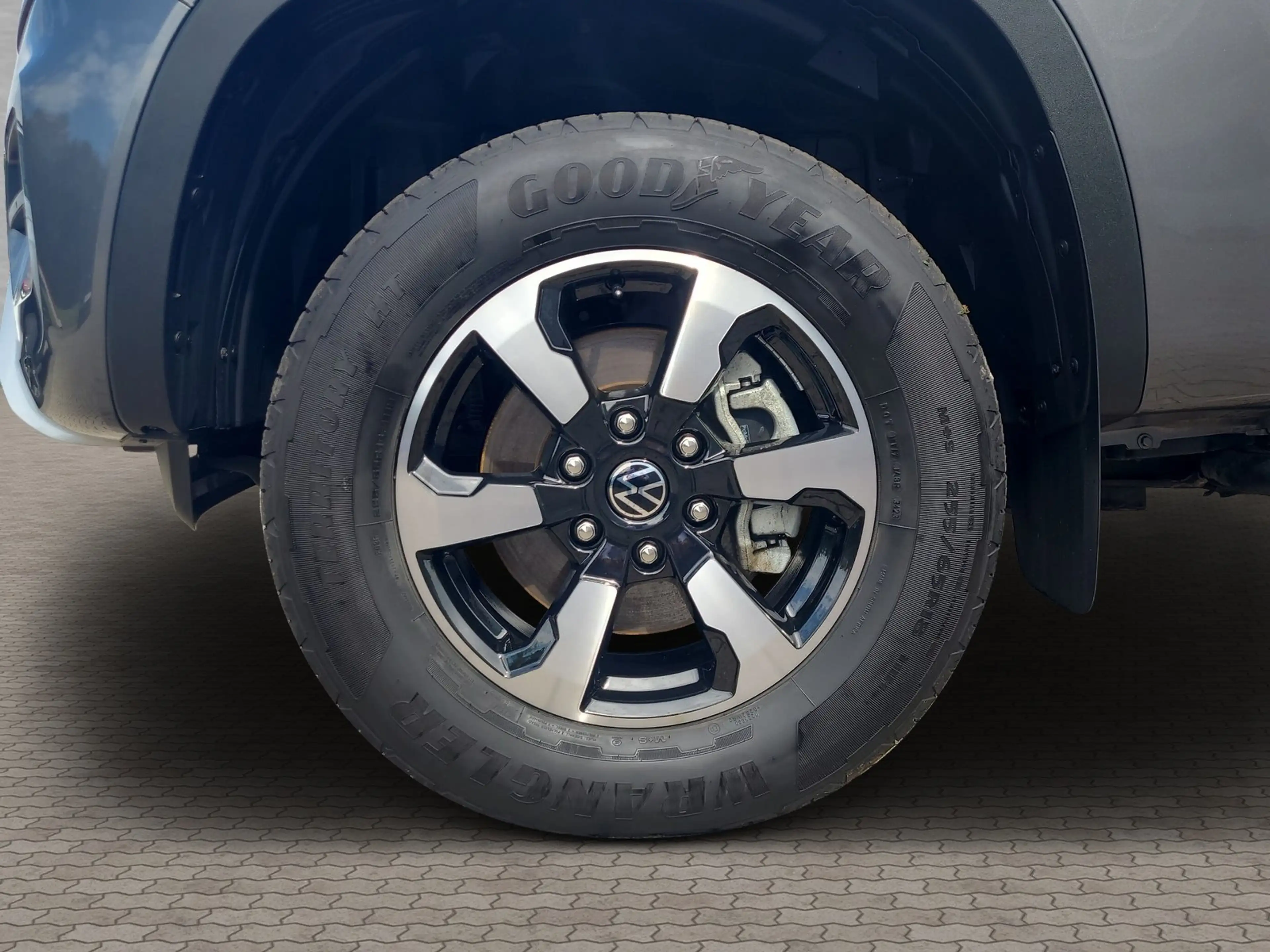 Volkswagen Amarok 2.0 TDI Life 4Motion, Hardtop, Stylingbar — photo 2