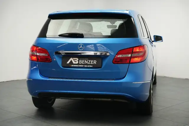 Mercedes-Benz E view 9