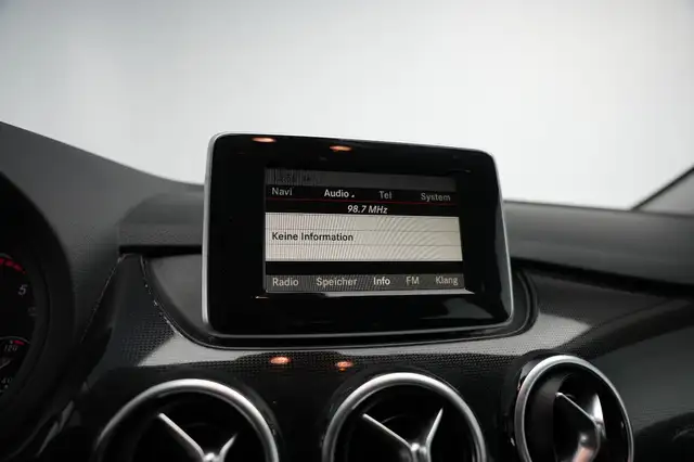 Mercedes-Benz E view 13