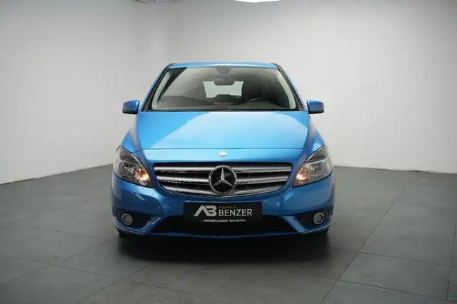 Mercedes-Benz E view 3