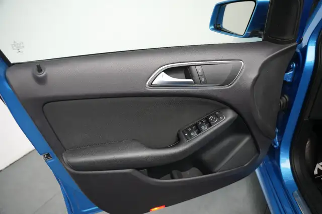 Mercedes-Benz E view 10
