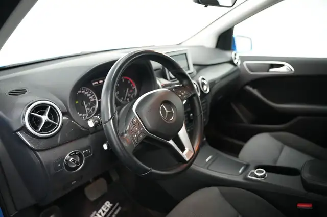Mercedes-Benz E view 12