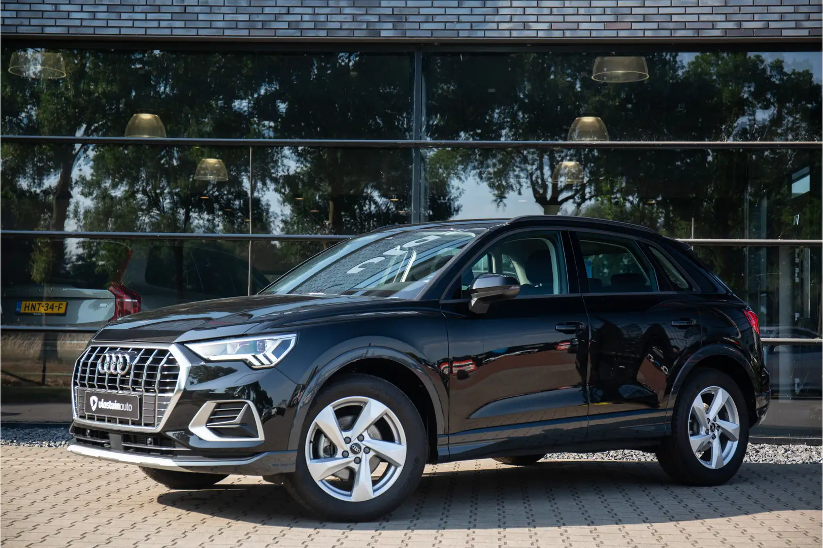 Audi Q3 35 TFSI Advanced edition , Adap. cruise, Trekhaak, Zwart - 2
